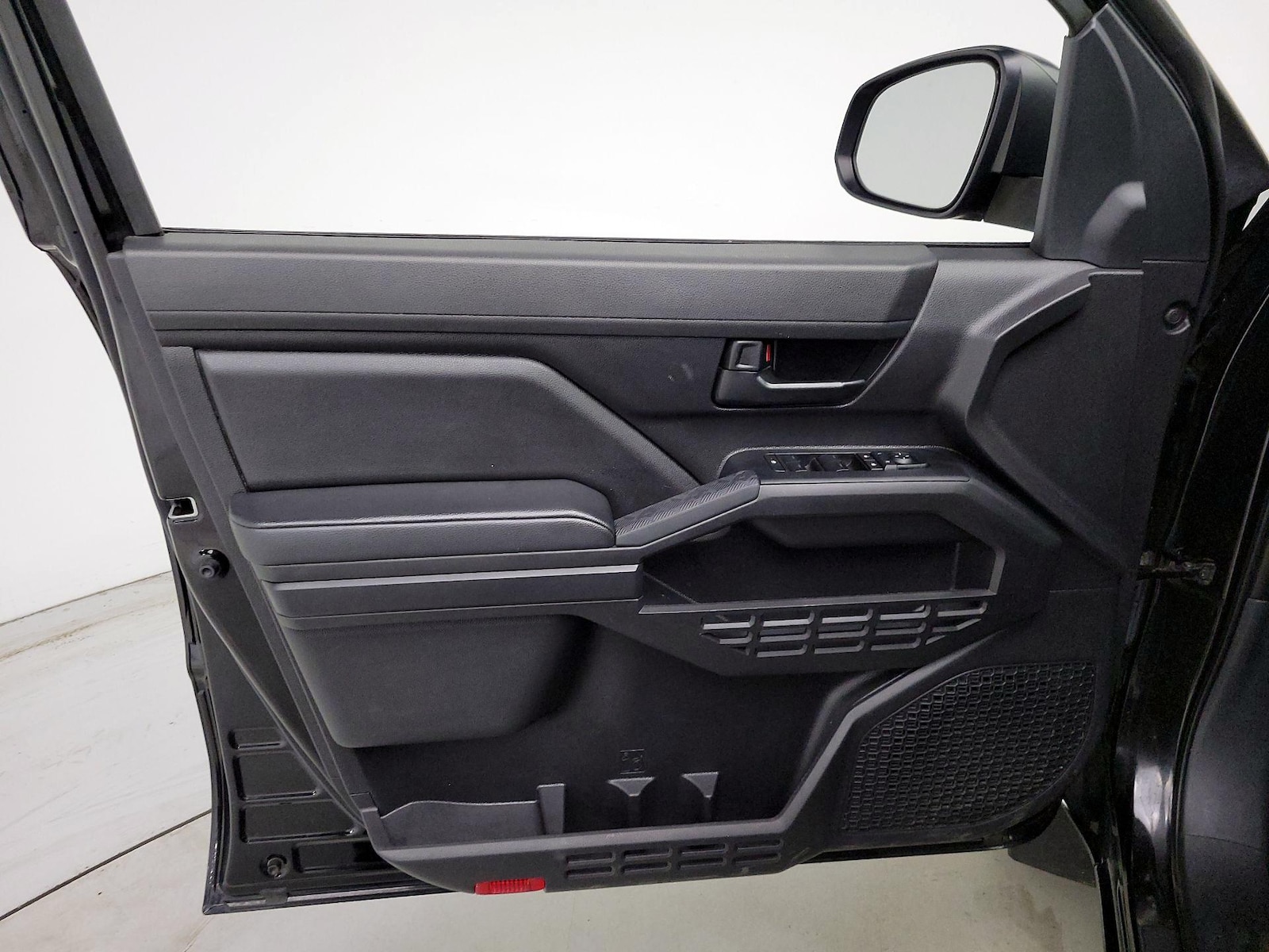 2024 Toyota Tacoma SR - Photo 13