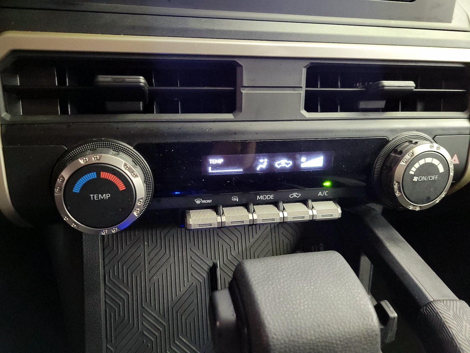 2024 Toyota Tacoma SR - Photo 18