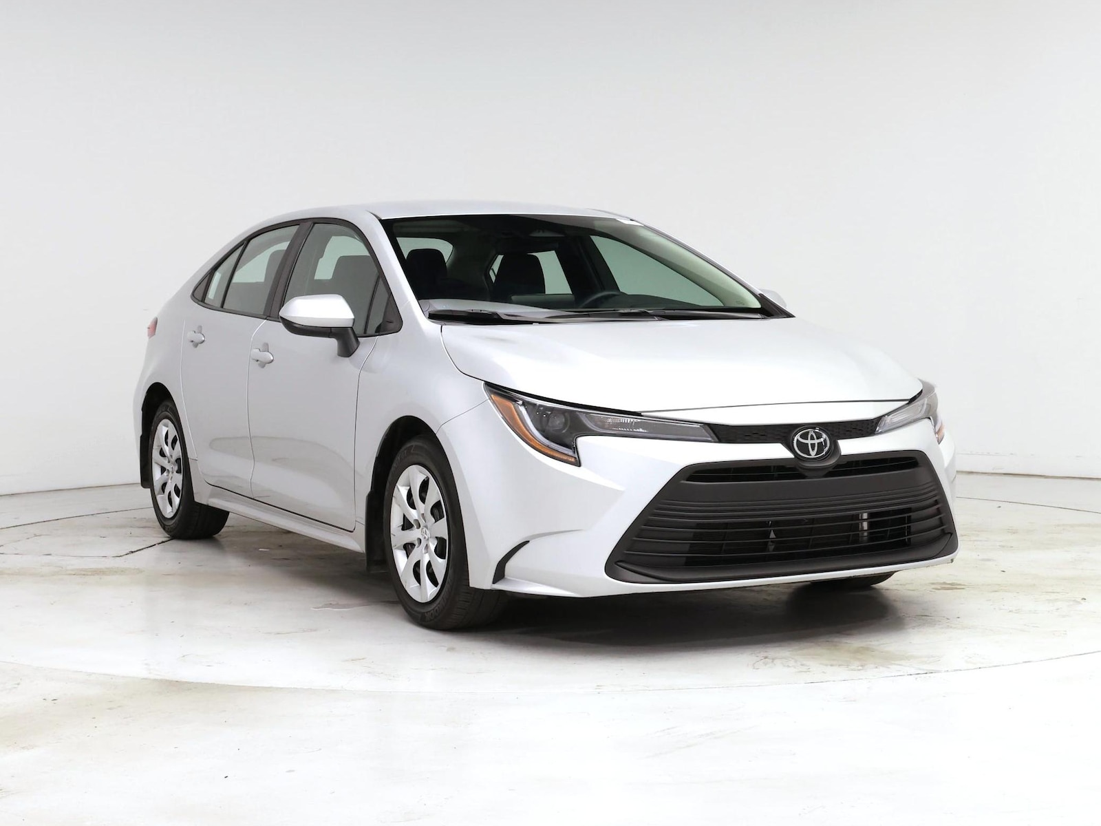 2026 Toyota Corolla LE - Photo 2