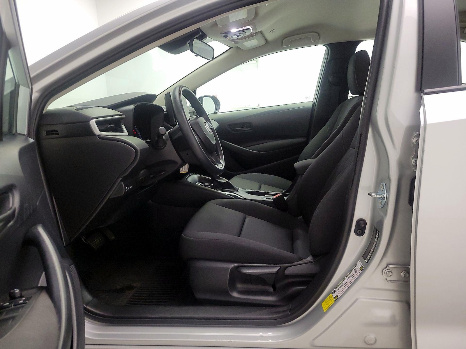 2026 Toyota Corolla LE - Photo 12
