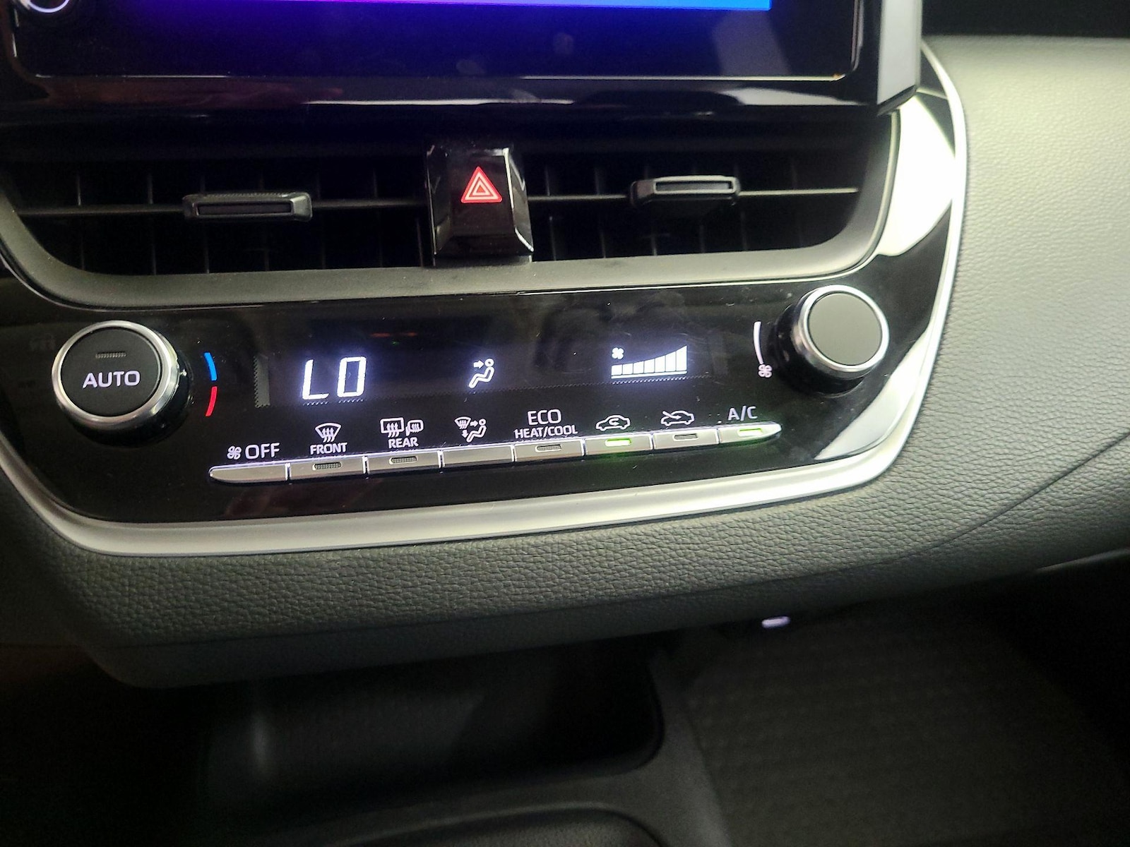 2026 Toyota Corolla LE - Photo 17