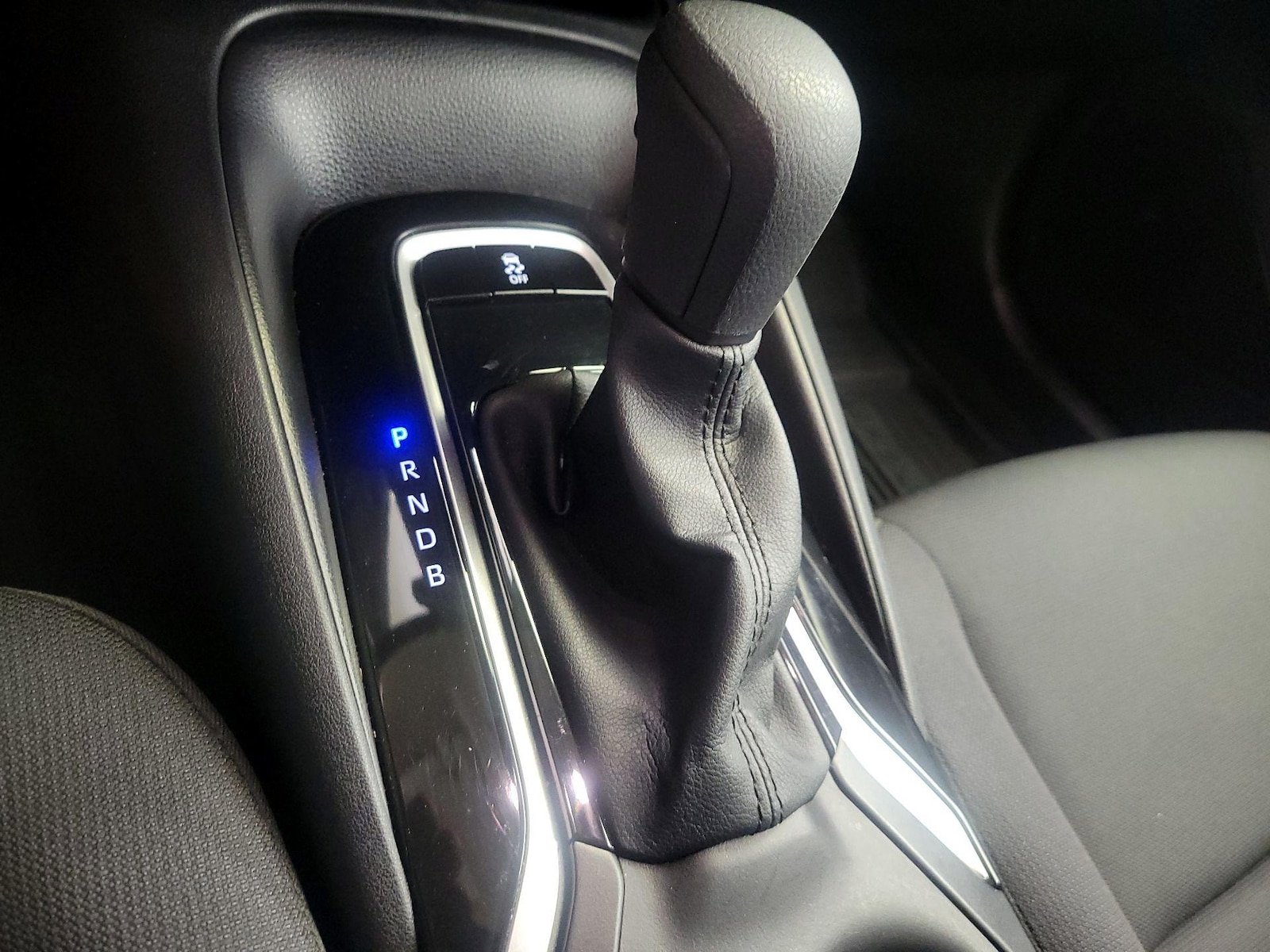 2026 Toyota Corolla LE - Photo 18
