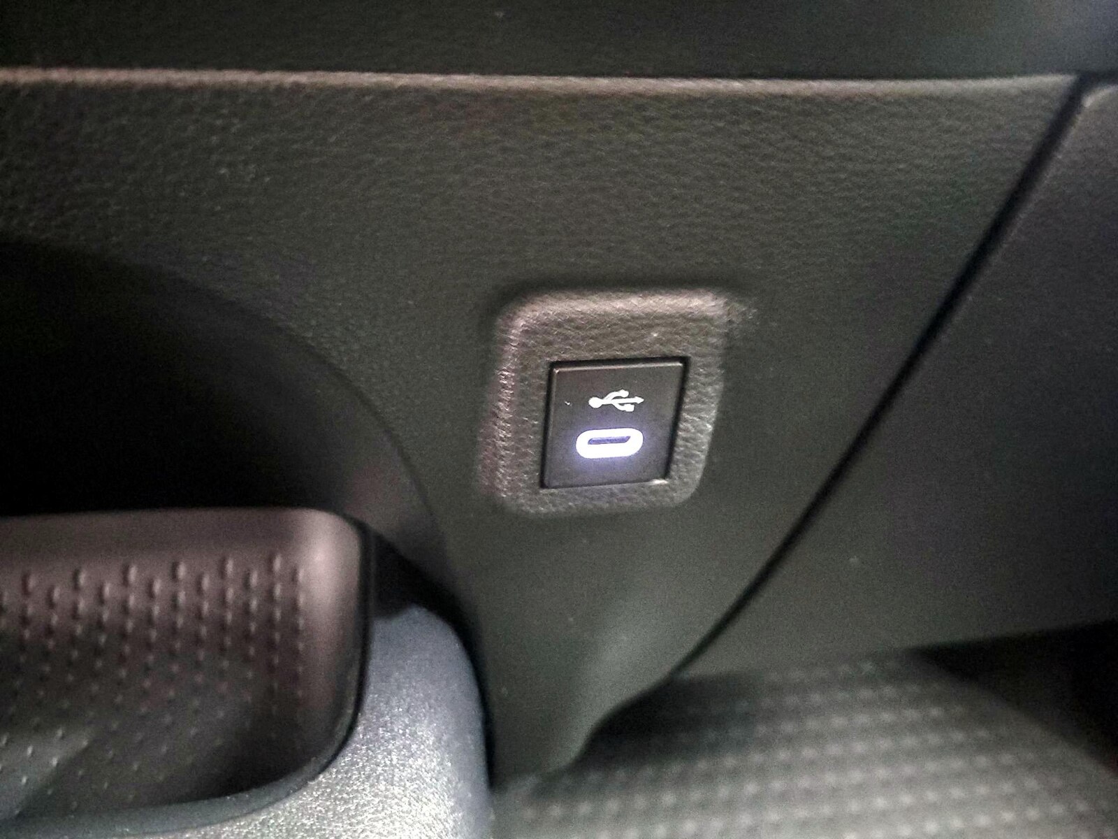 2026 Toyota Corolla LE - Photo 19