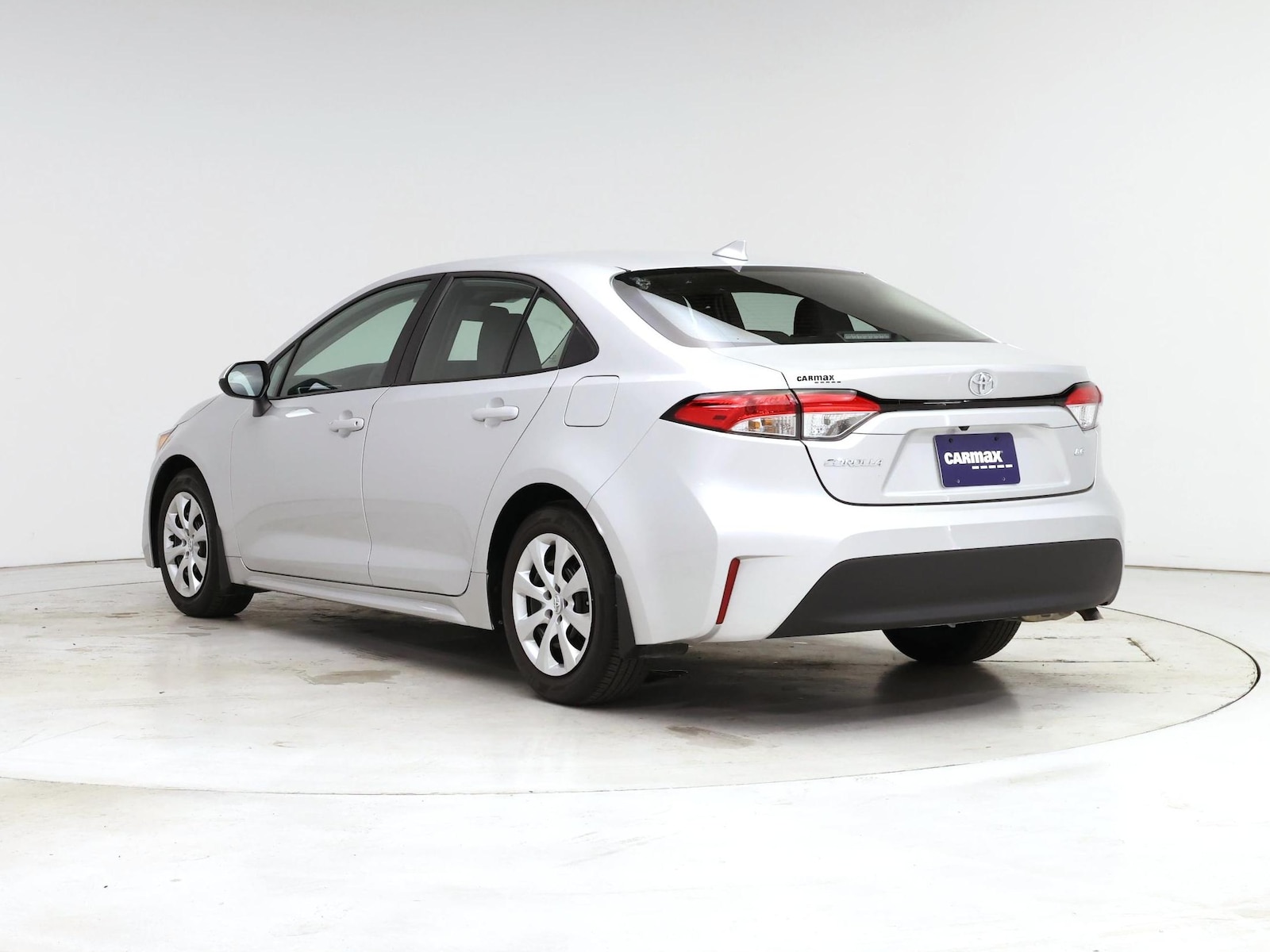 2026 Toyota Corolla LE - Photo 3