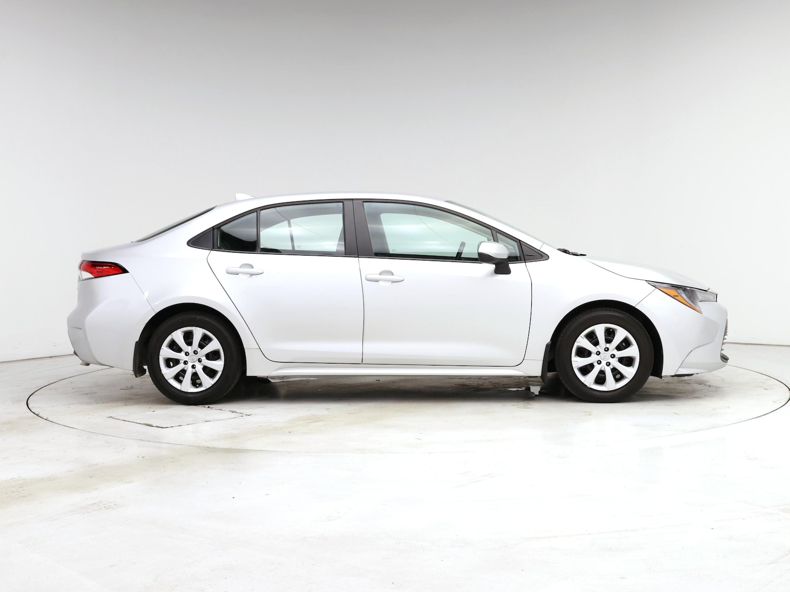2026 Toyota Corolla LE - Photo 8