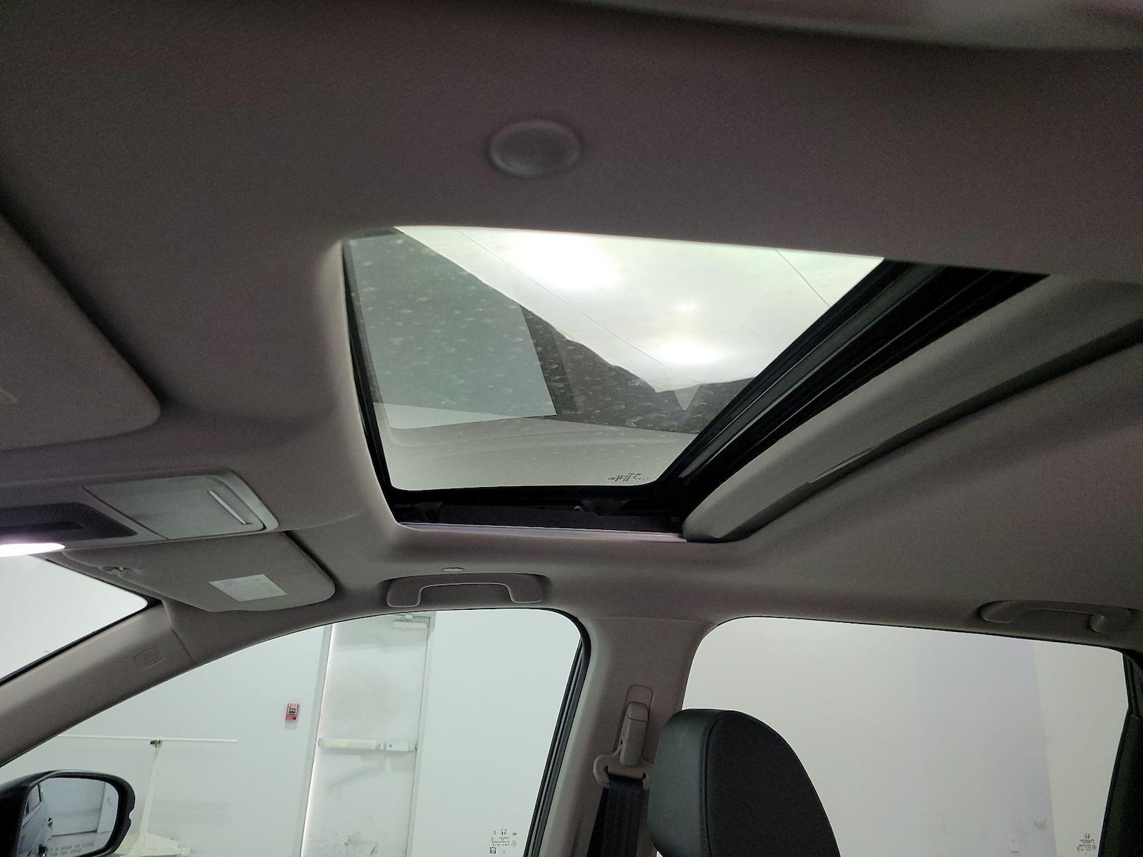 Sunroof(s) & Overhead Airbags