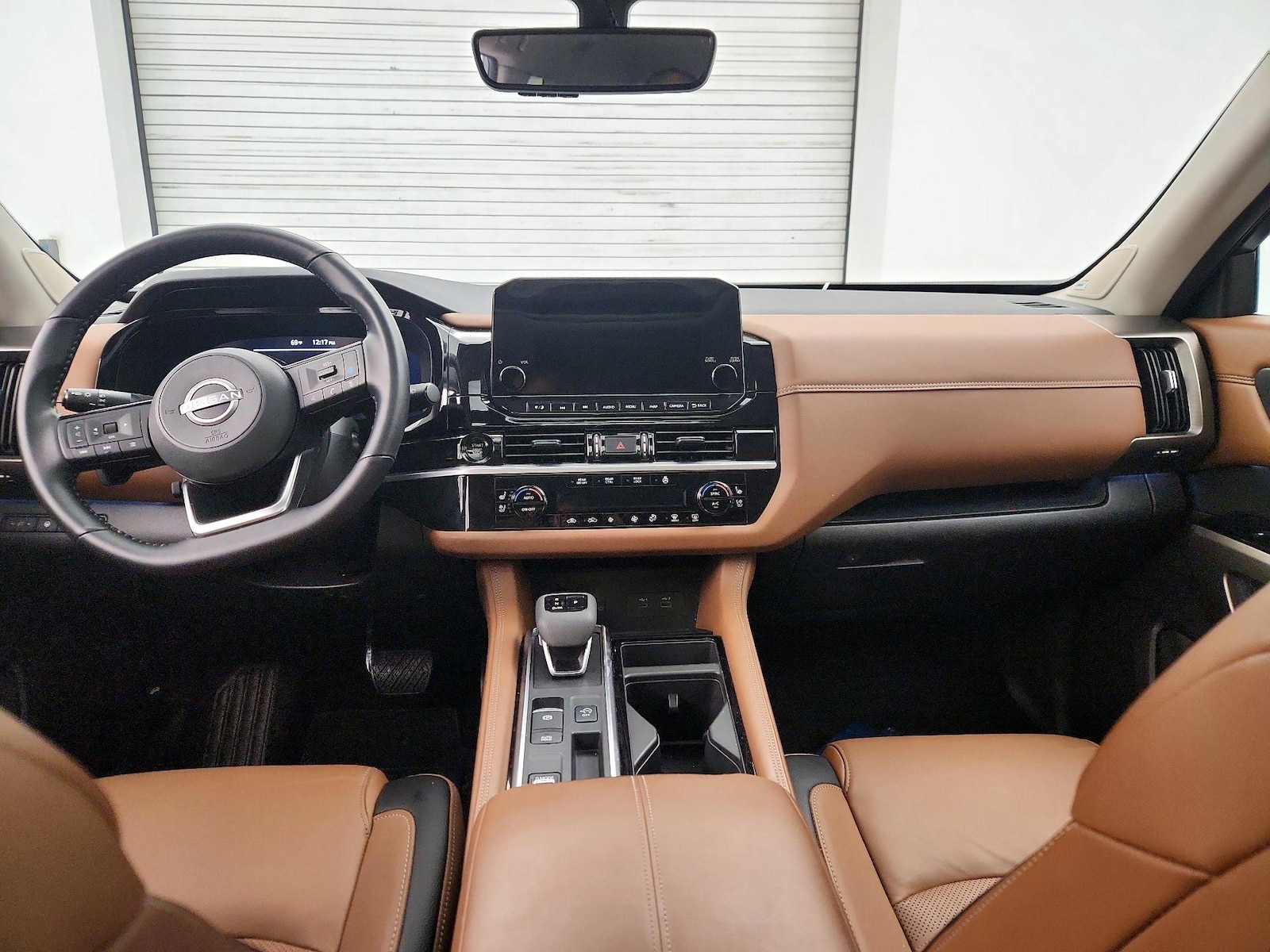 2025 Nissan Pathfinder Platinum - Photo 10