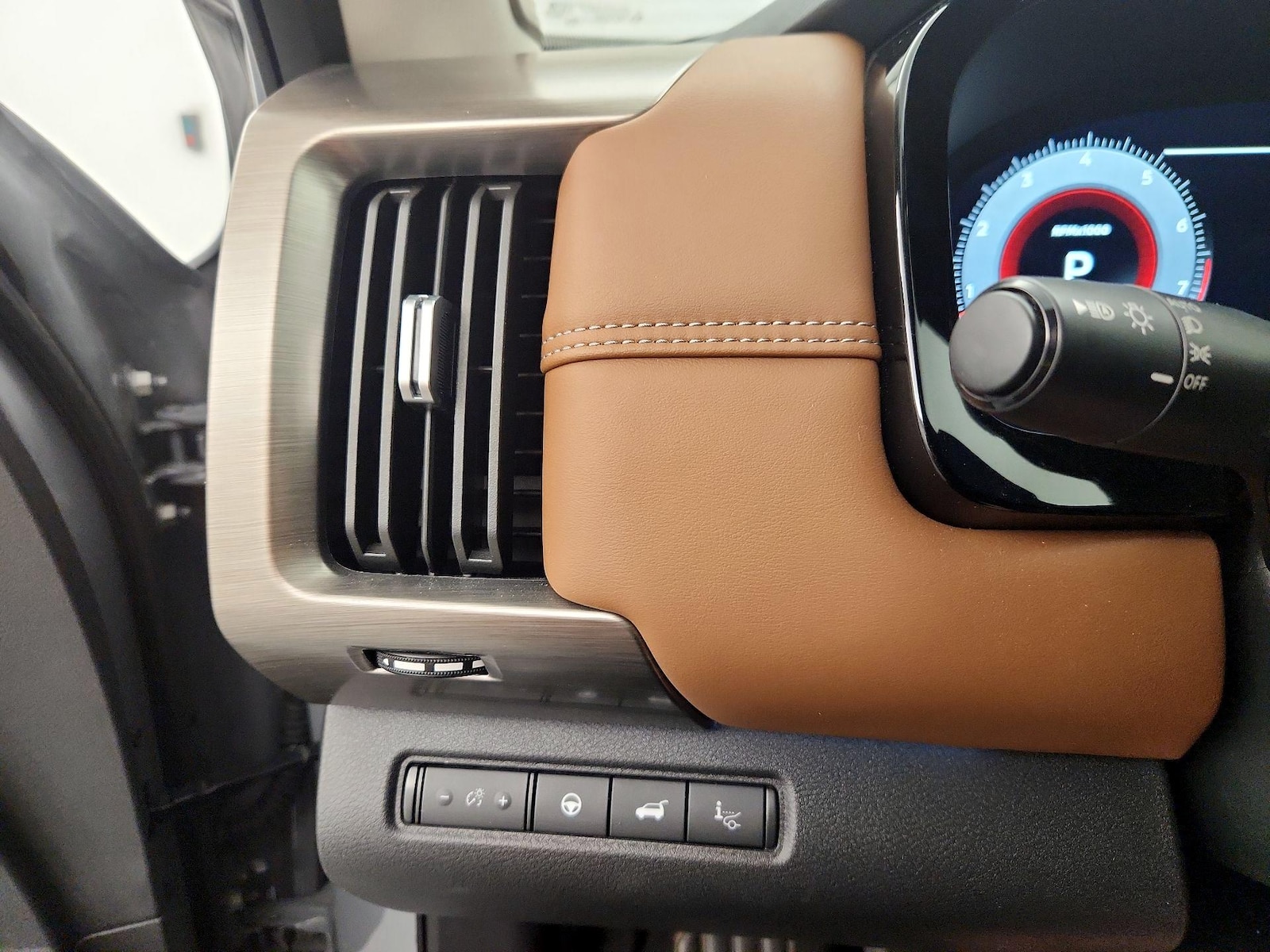2025 Nissan Pathfinder Platinum - Photo 14