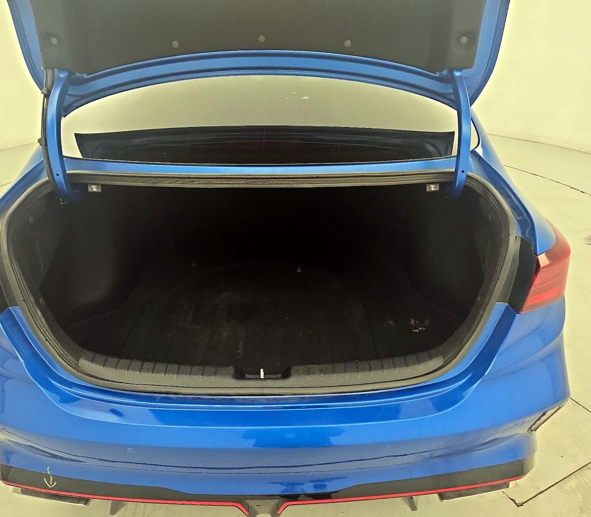 Trunk/Cargo (Seats Up)