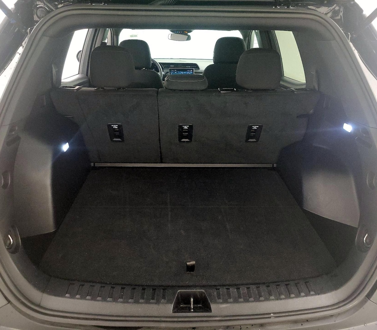 Trunk/Cargo (Seats Up)