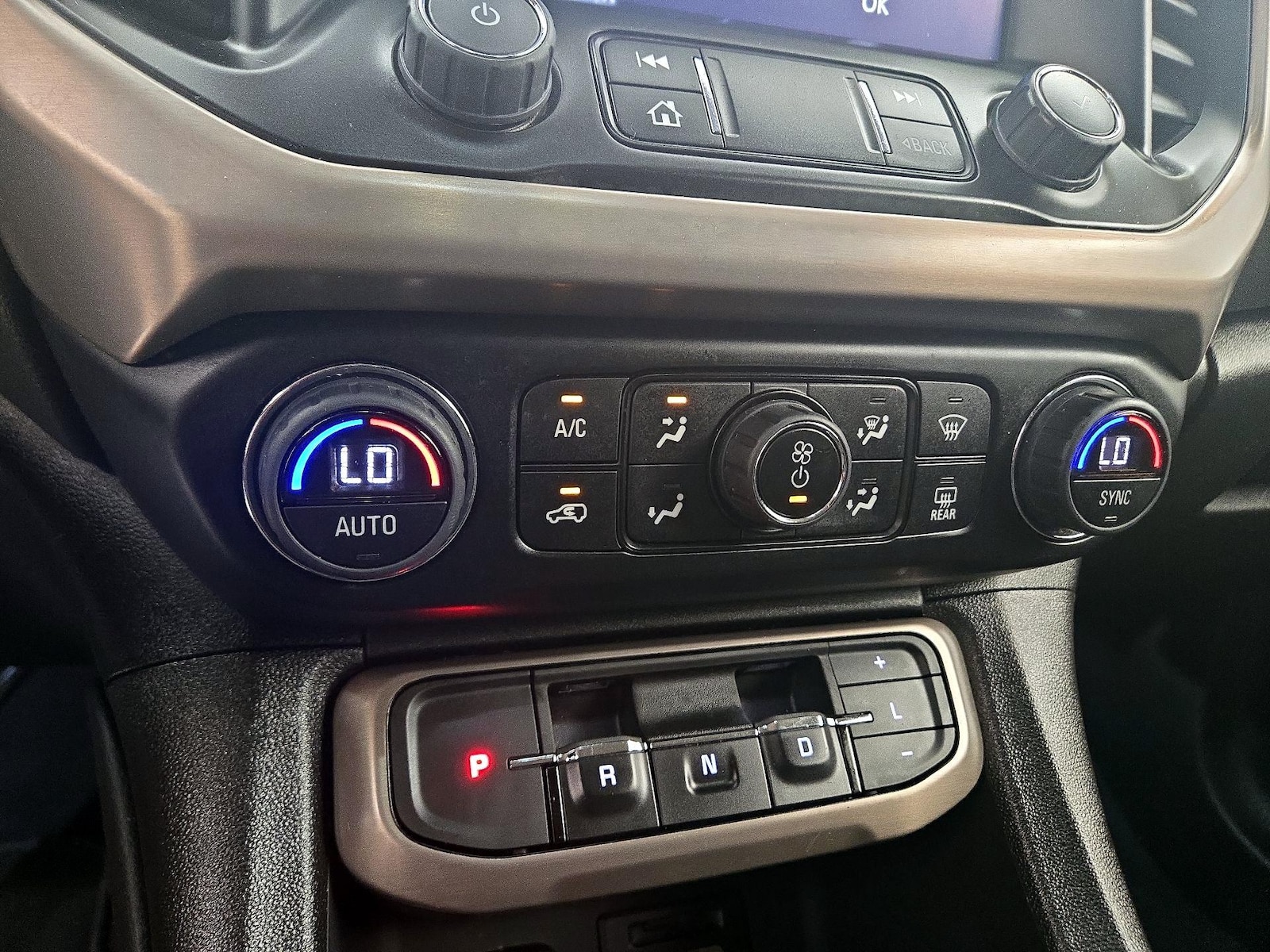 2023 GMC Acadia Denali - Photo 18
