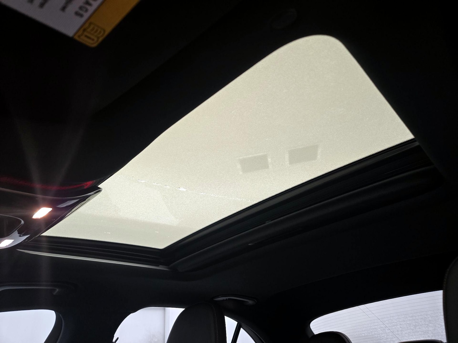 Sunroof(s) & Overhead Airbags
