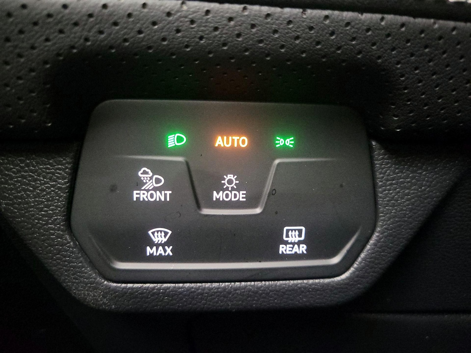2025 Volkswagen Atlas Cross Sport SE w/Tech - Photo 14