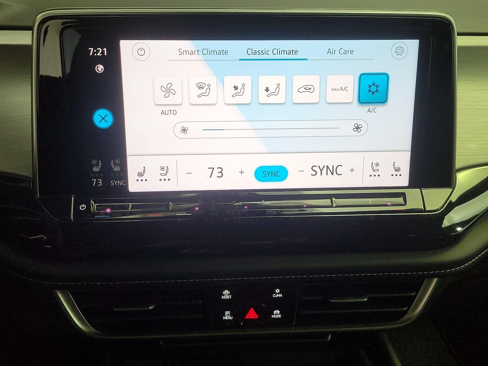 2025 Volkswagen Atlas Cross Sport SE w/Tech - Photo 17
