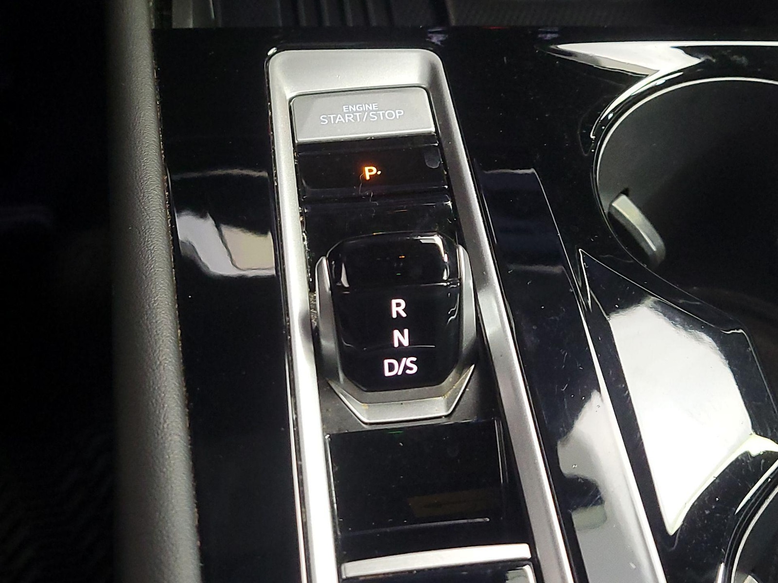 2025 Volkswagen Atlas Cross Sport SE w/Tech - Photo 18