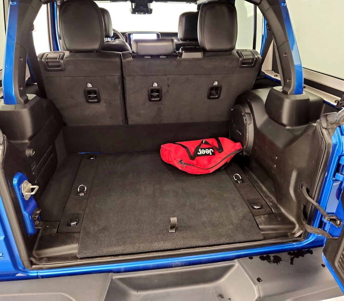 Trunk/Cargo (Seats Up)