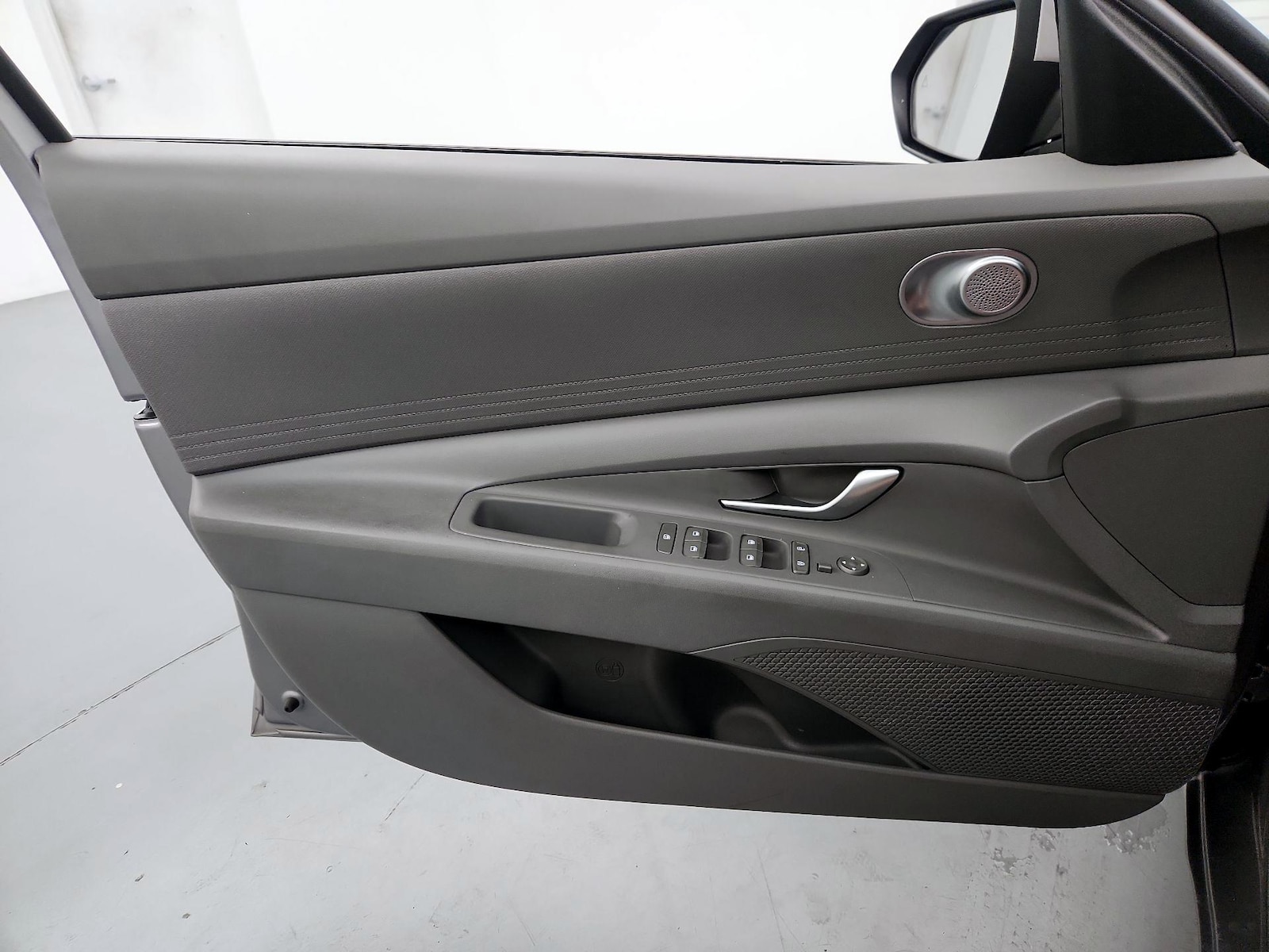 2025 Hyundai Elantra SE - Photo 13