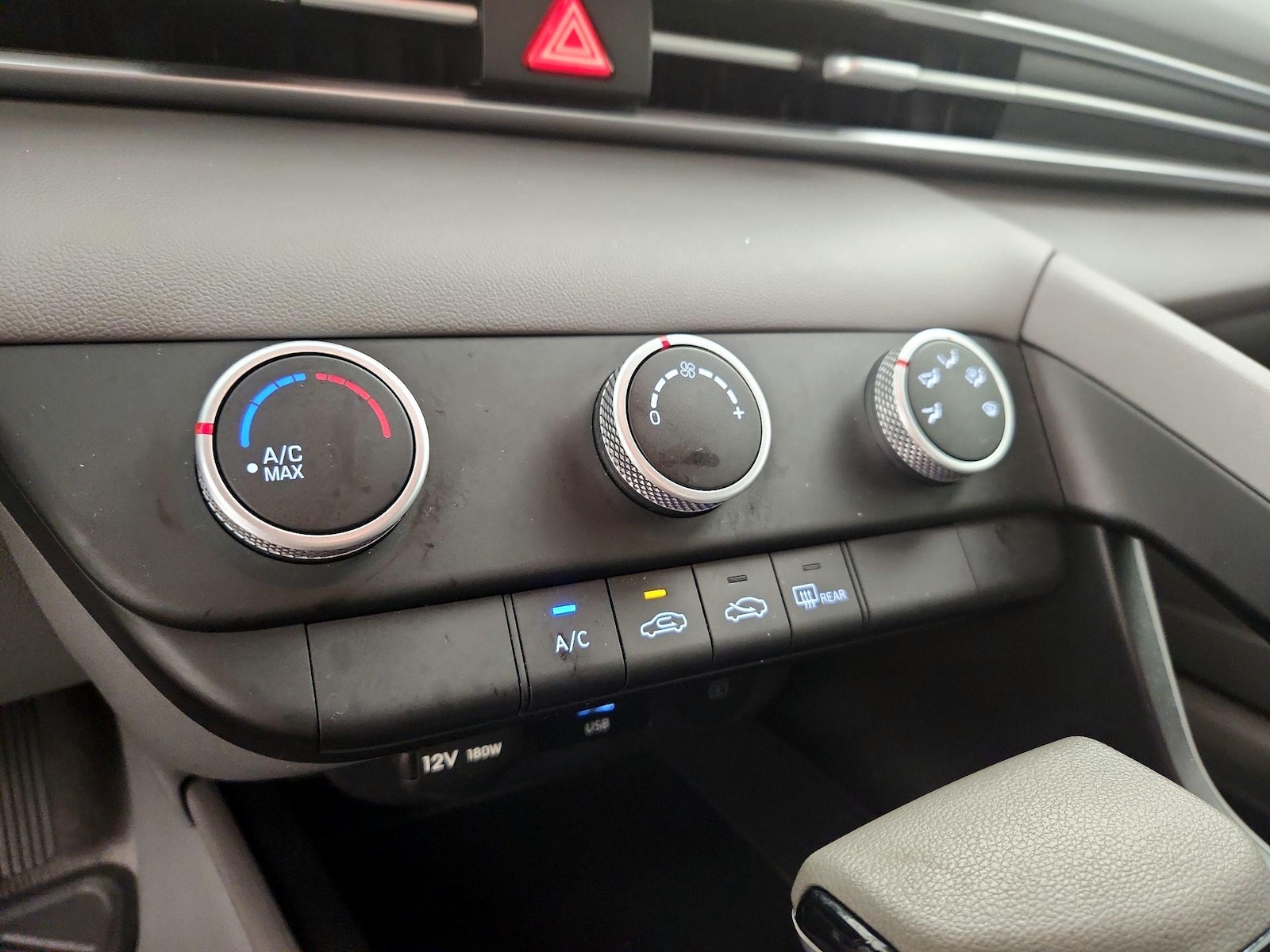 2025 Hyundai Elantra SE - Photo 17