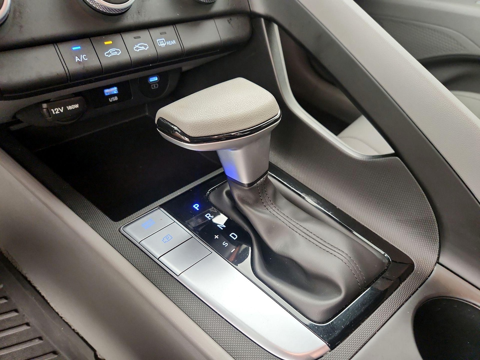 2025 Hyundai Elantra SE - Photo 18