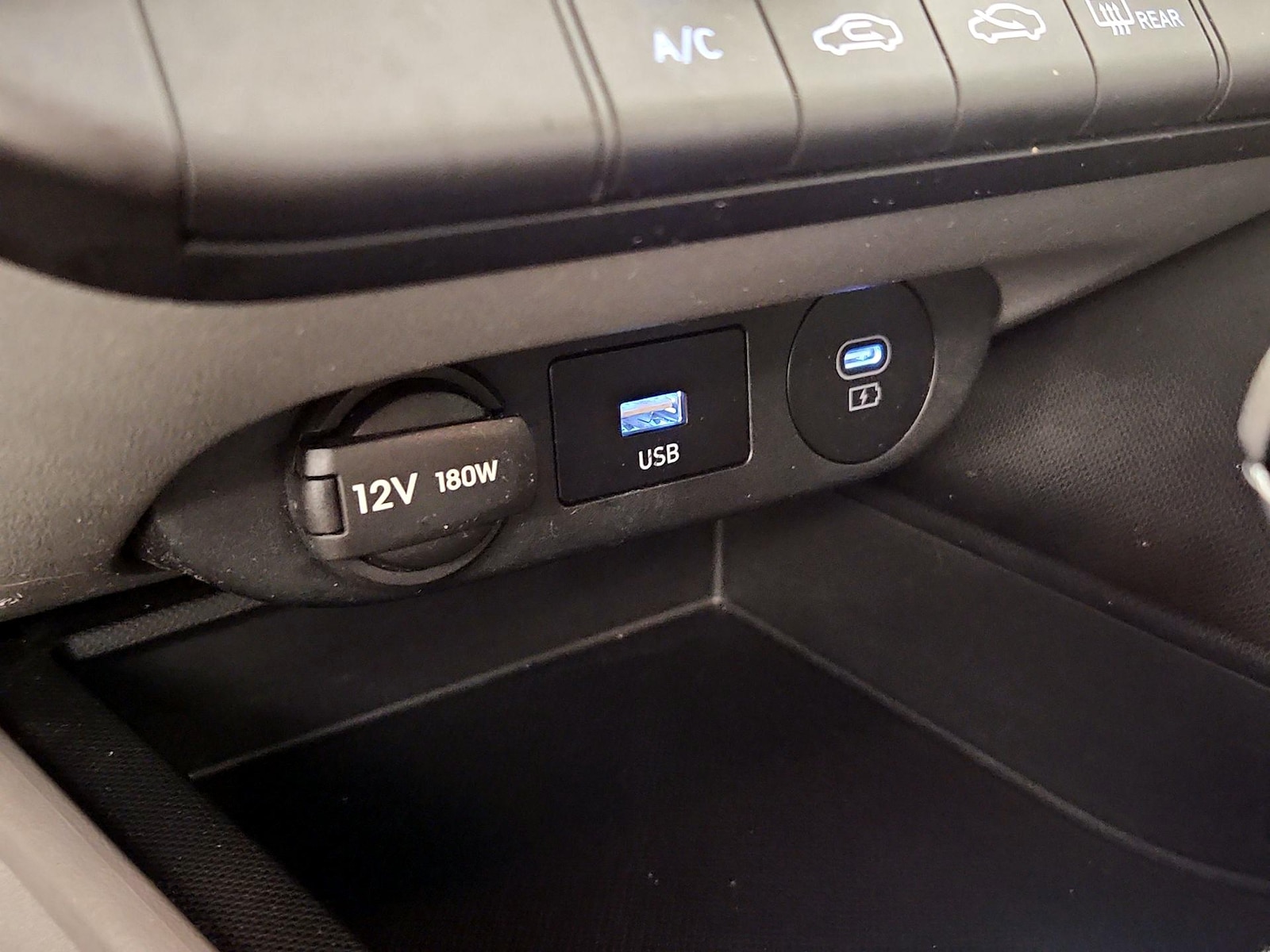 2025 Hyundai Elantra SE - Photo 19