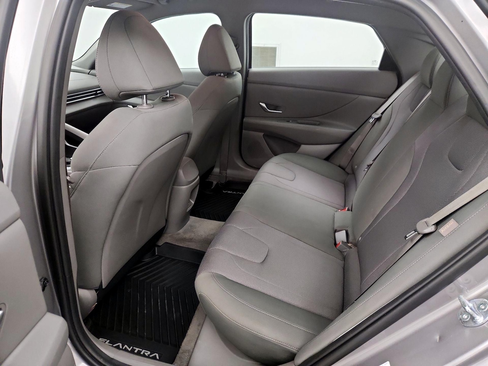 2025 Hyundai Elantra SE - Photo 20