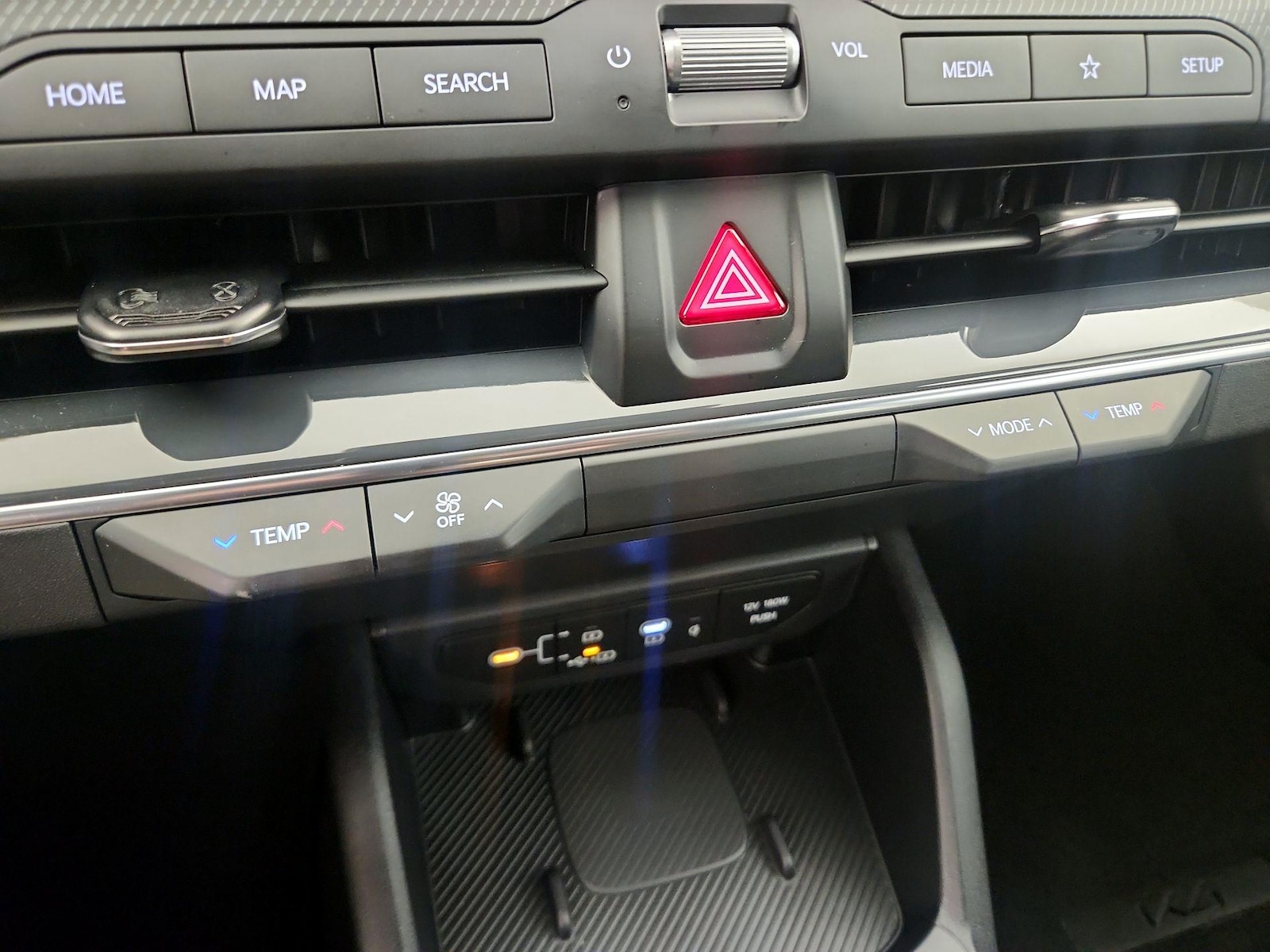2025 Kia K4 GT-Line - Photo 18