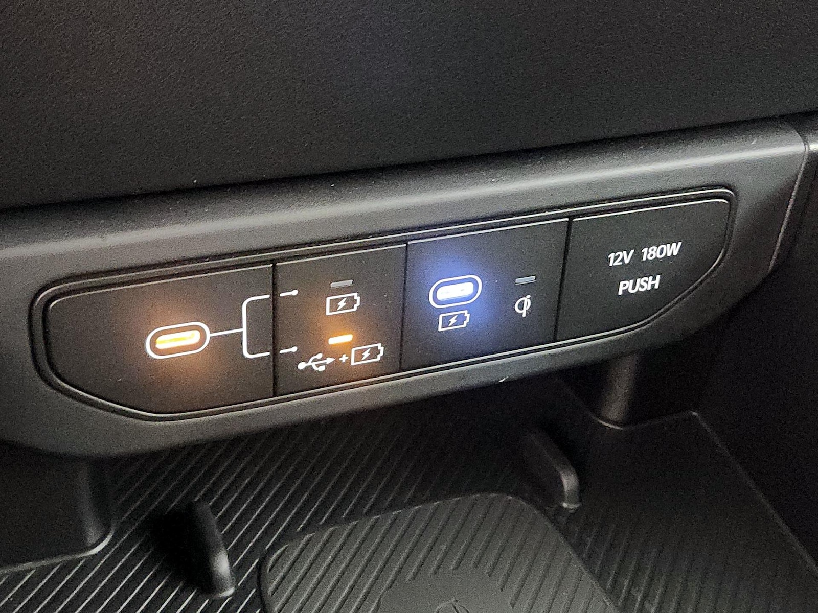 2025 Kia K4 GT-Line - Photo 20