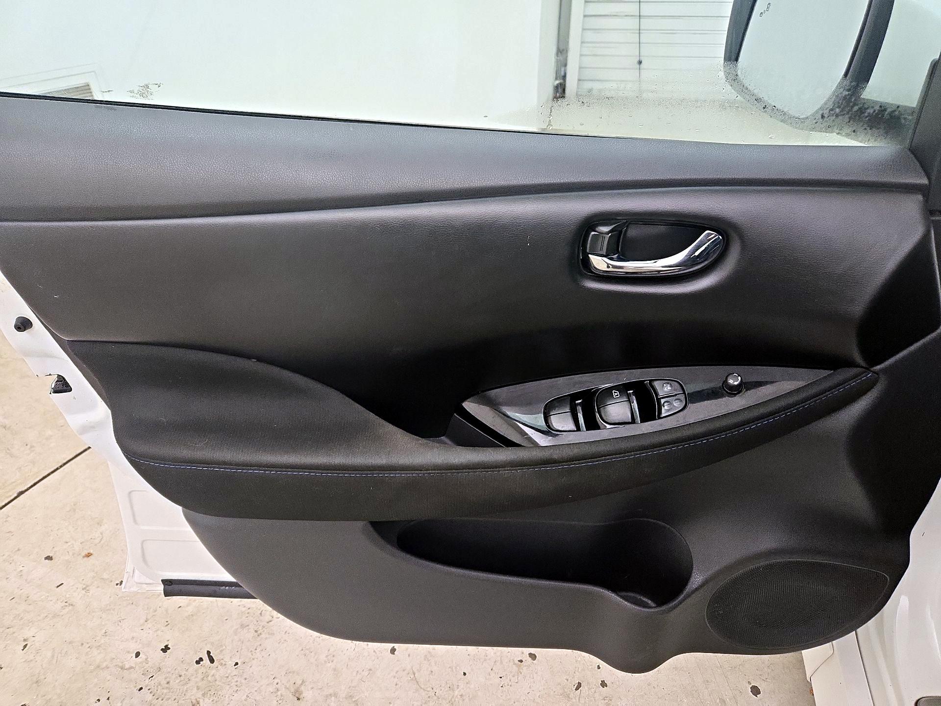 Thumbnail: 2023 Nissan Leaf - 12