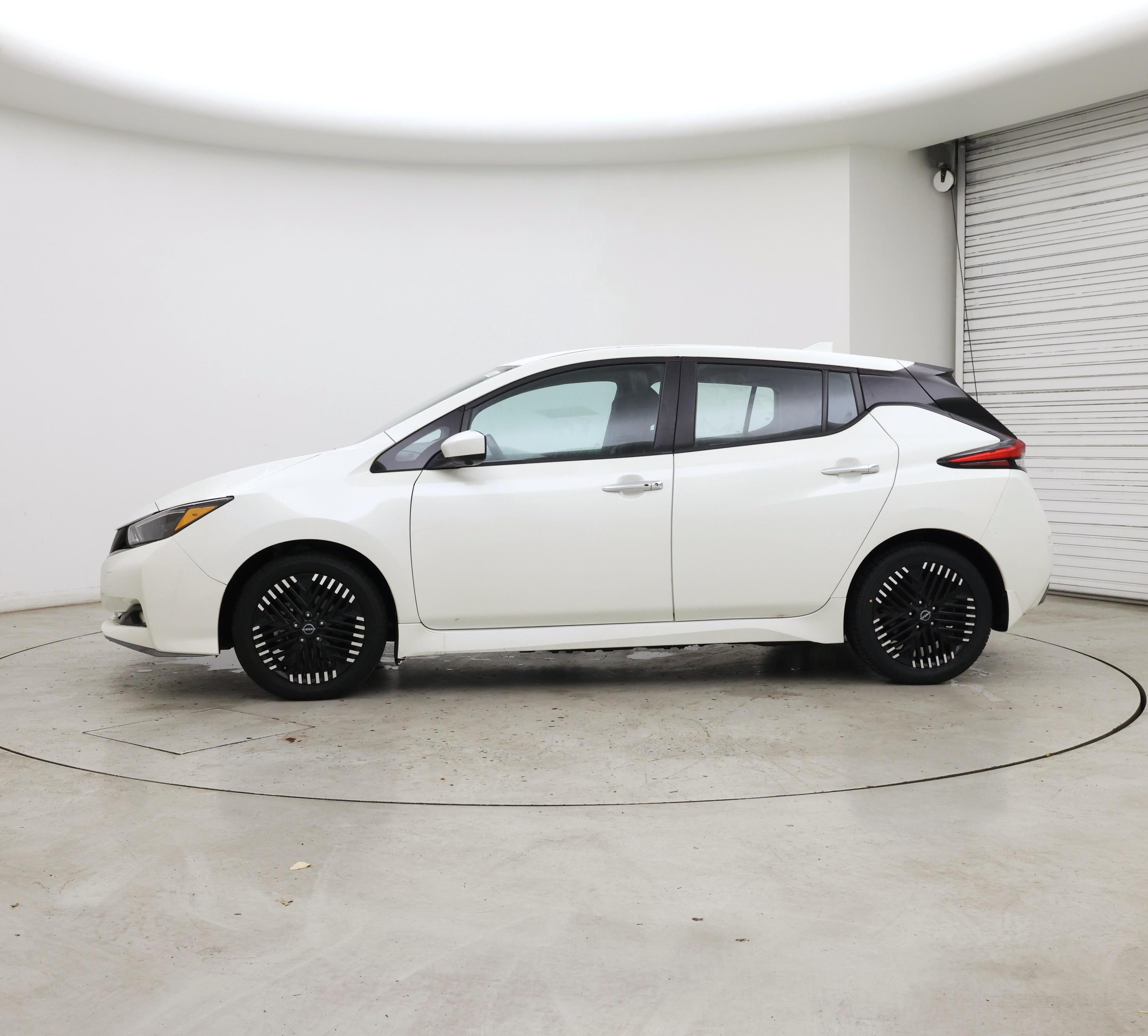 Thumbnail: 2023 Nissan Leaf - 3