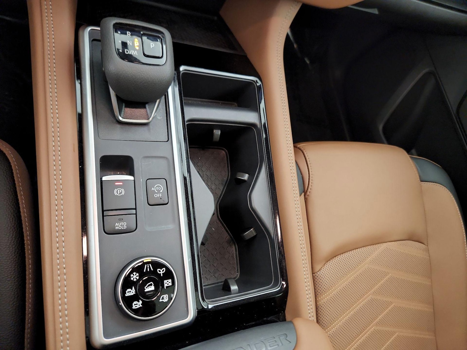 2025 Nissan Pathfinder Platinum - Photo 19