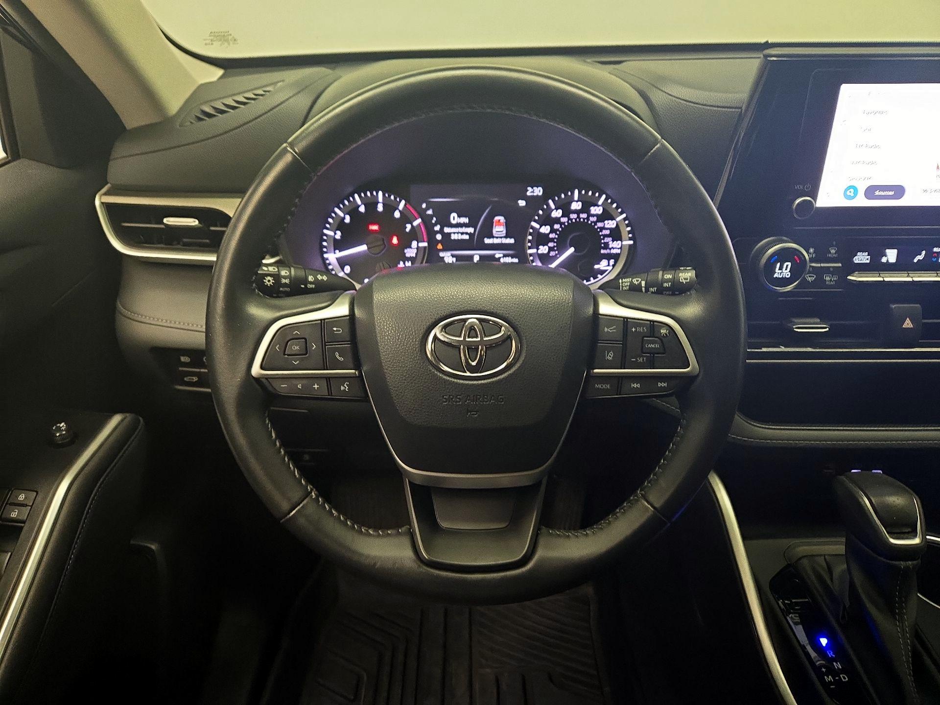 Thumbnail: 2023 Toyota Highlander - 10