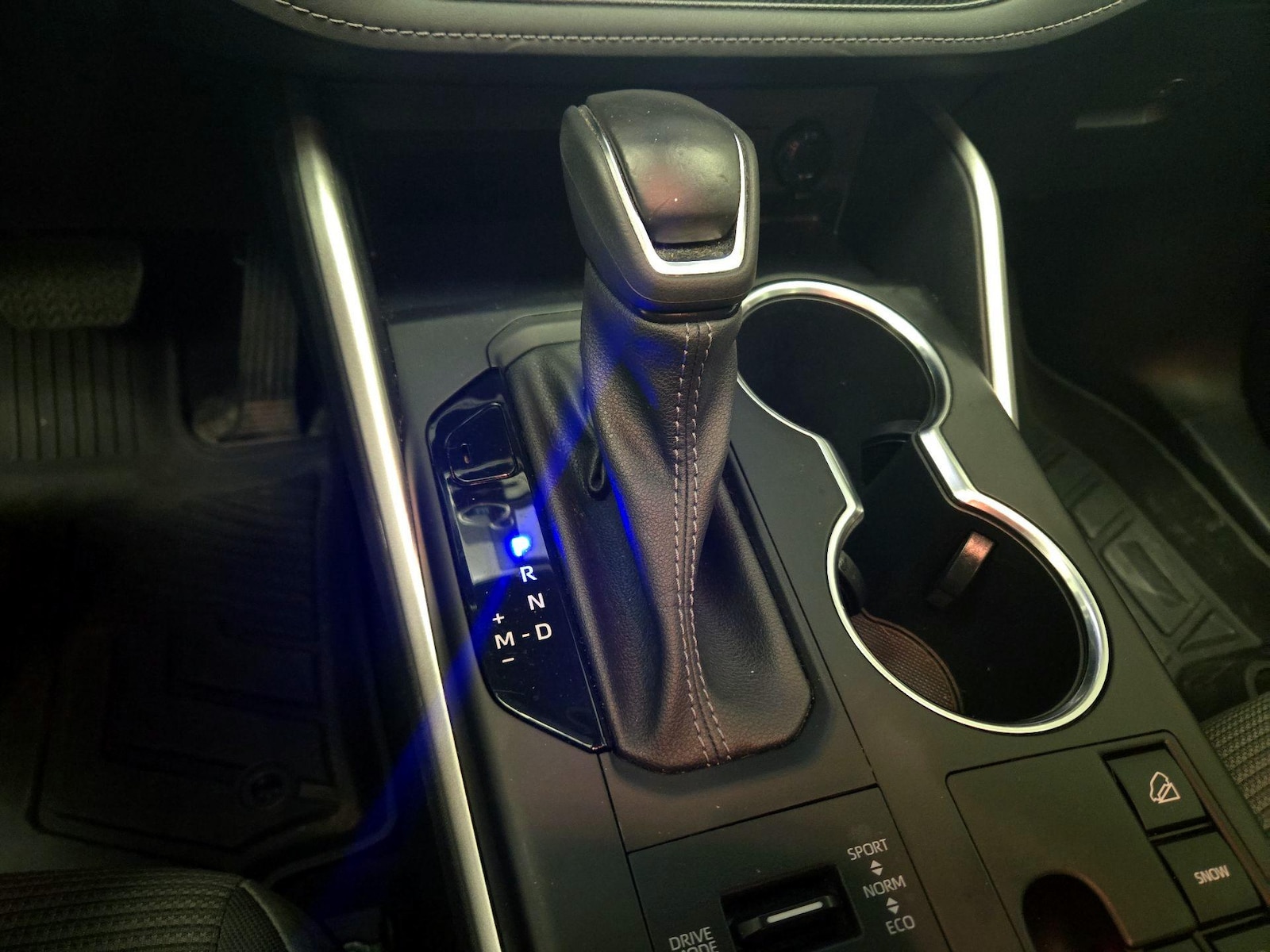 2023 Toyota Highlander LE - Photo 18