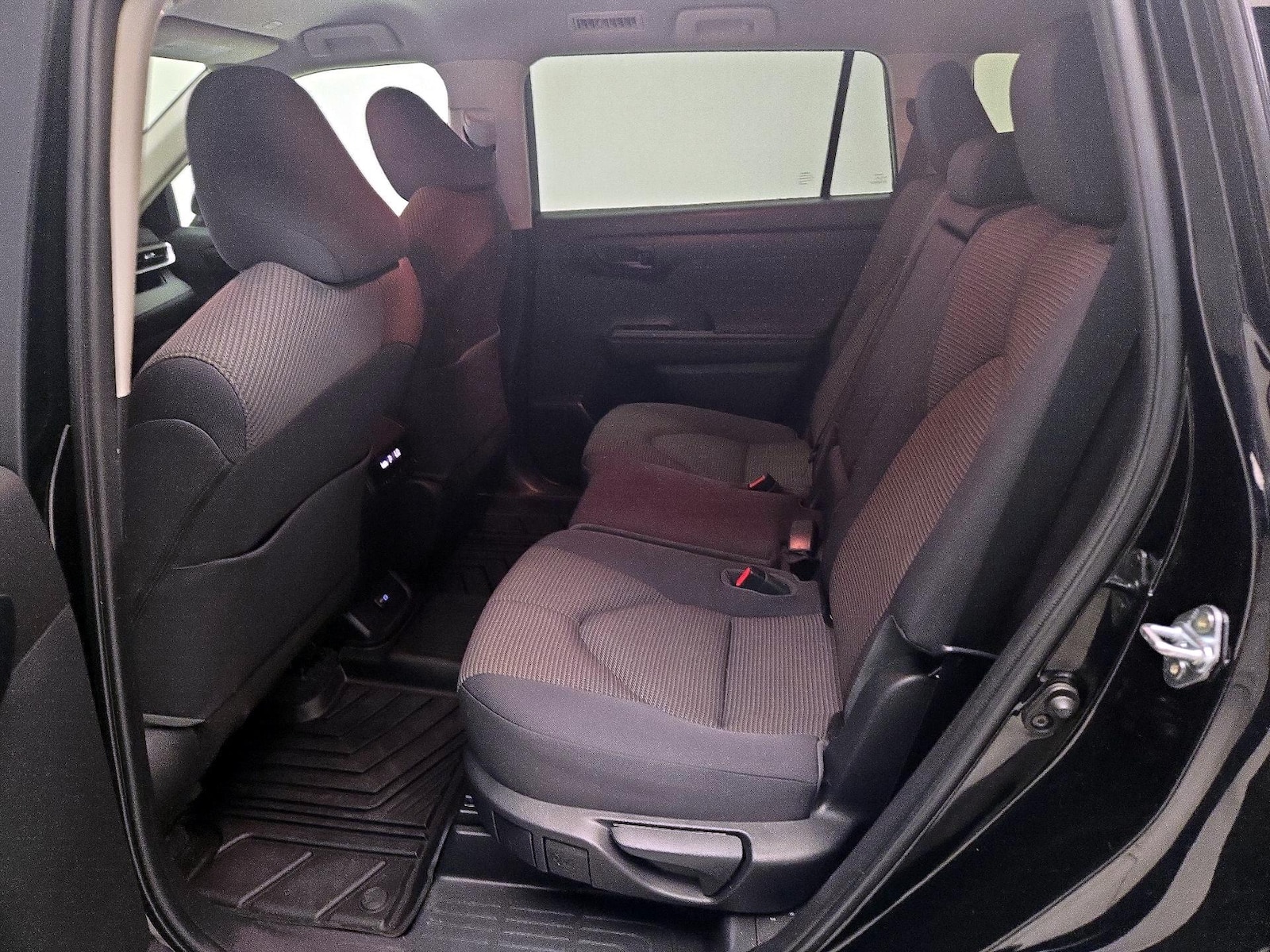 2023 Toyota Highlander LE - Photo 20