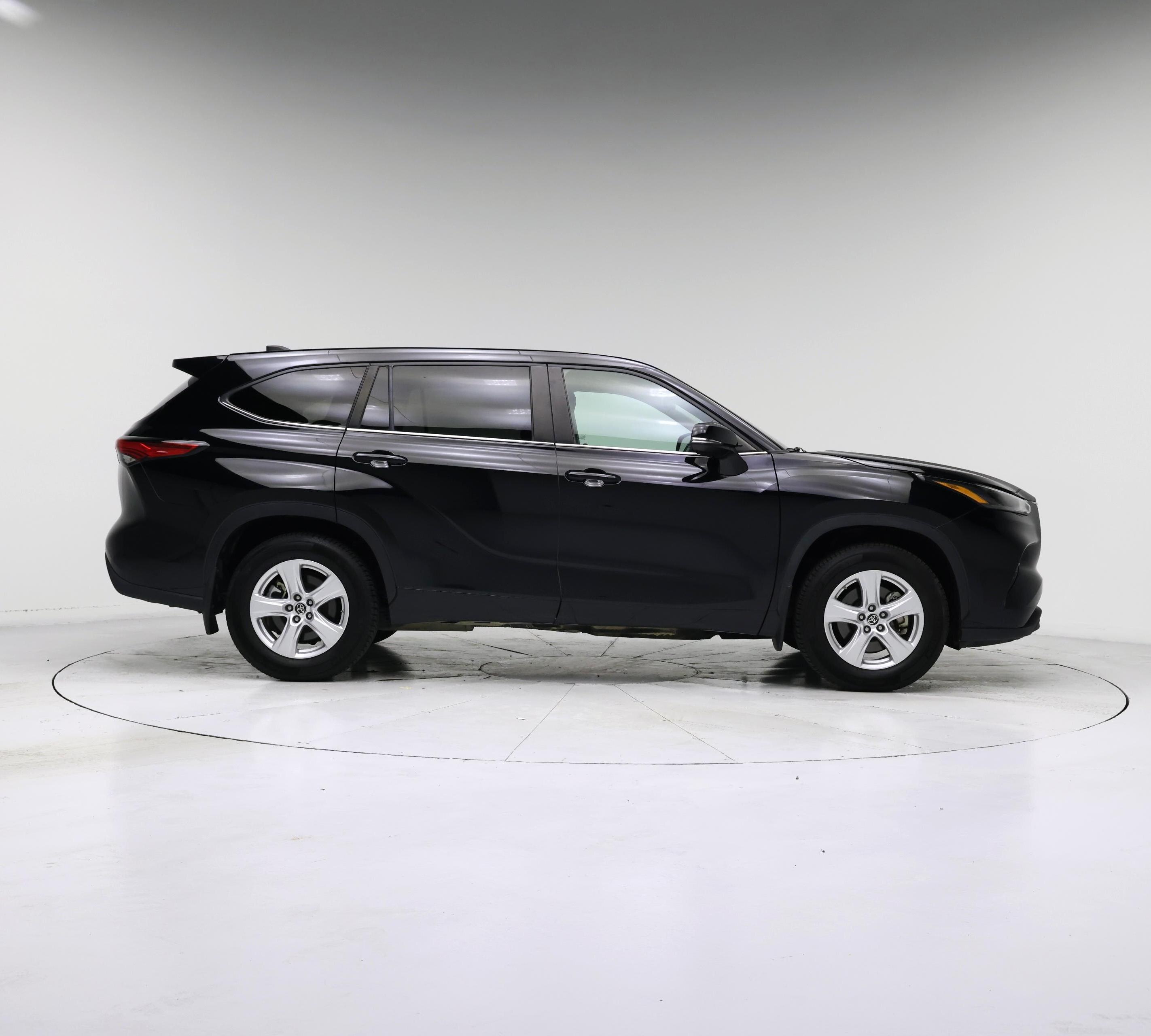 Thumbnail: 2023 Toyota Highlander - 7