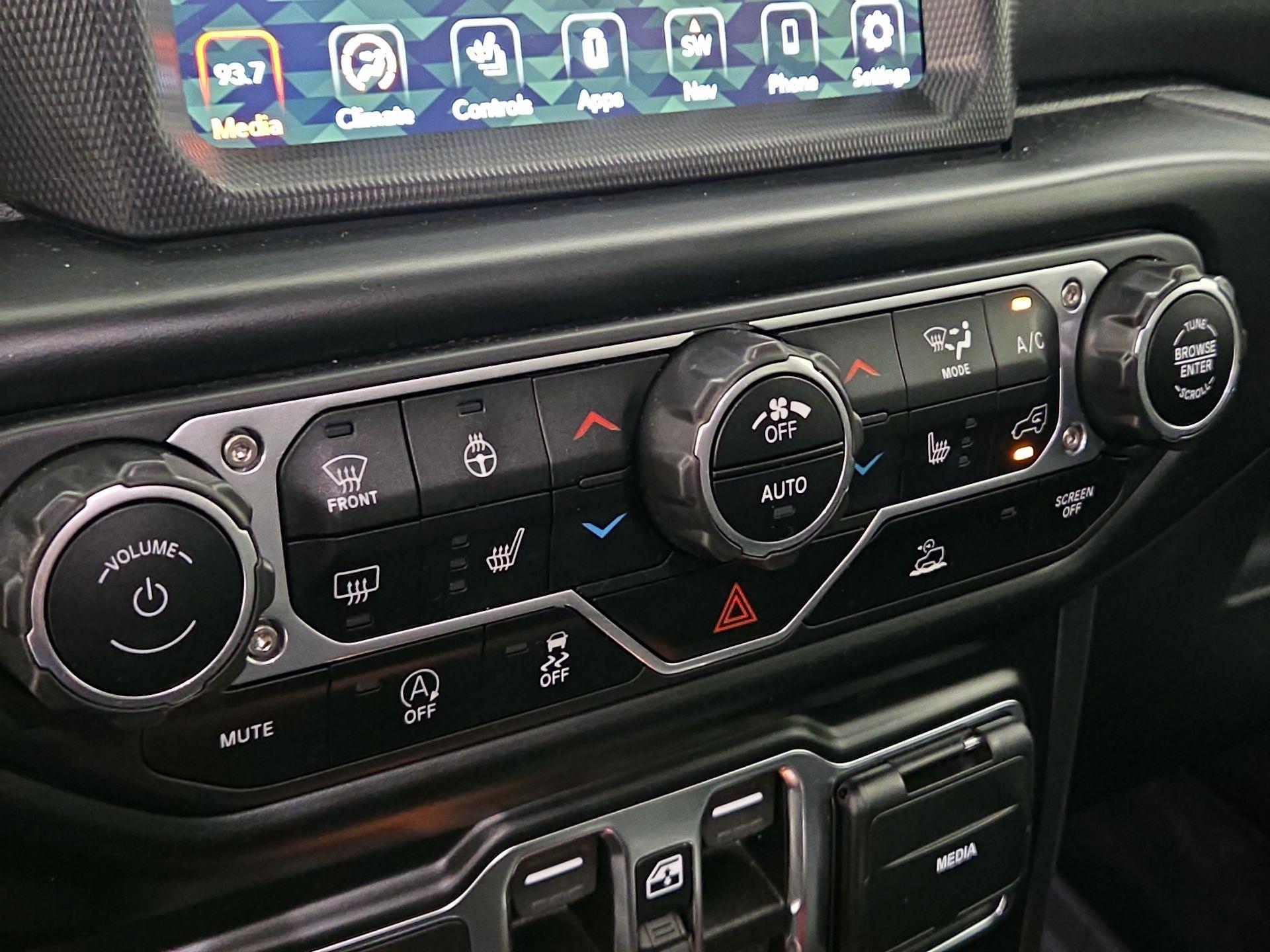 Thumbnail: 2022 Jeep Wrangler - 16