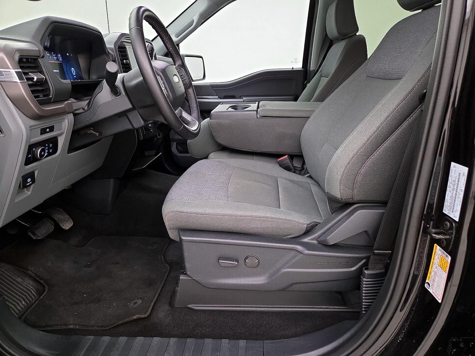2025 Ford F-150 XLT - Photo 12