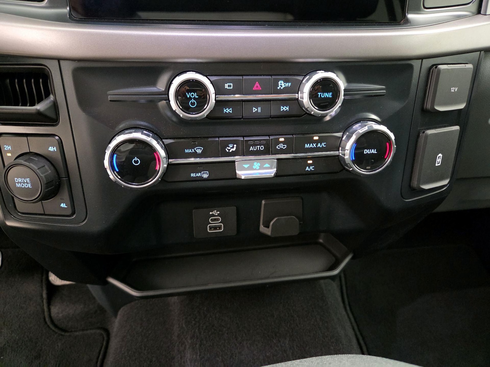 2025 Ford F-150 XLT - Photo 17