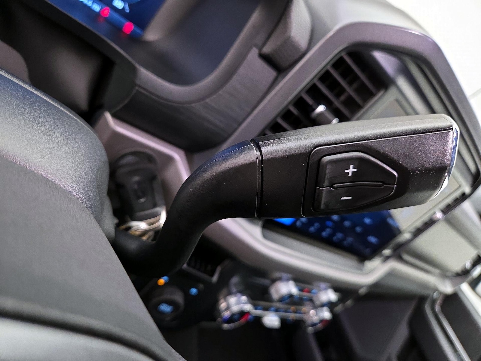 2025 Ford F-150 XLT - Photo 18