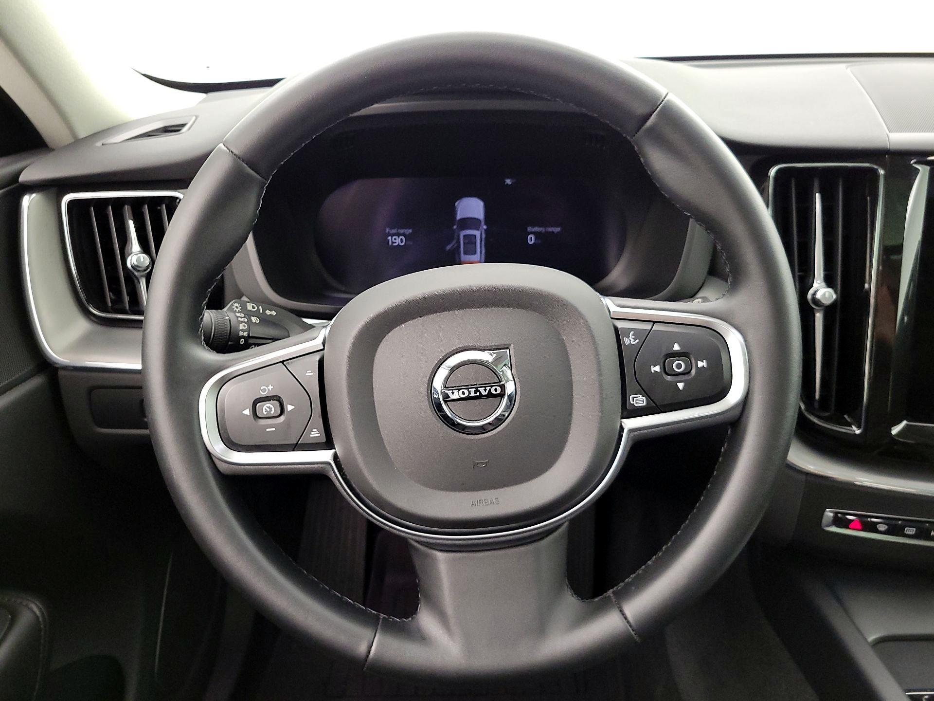 Thumbnail: 2023 Volvo XC60 - 10