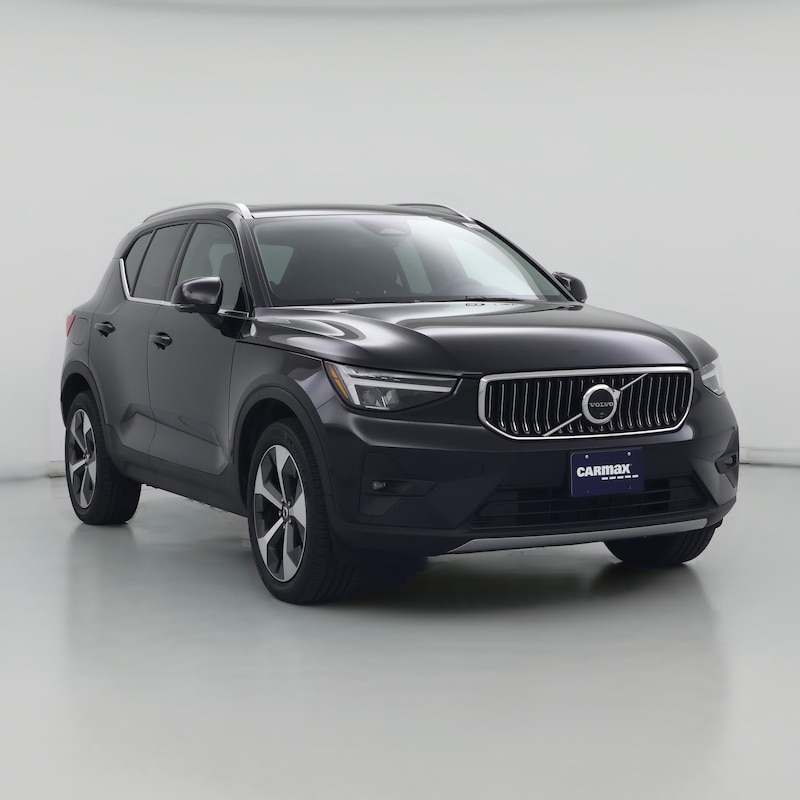 2025 Volvo XC40 B5 Plus Bright Theme