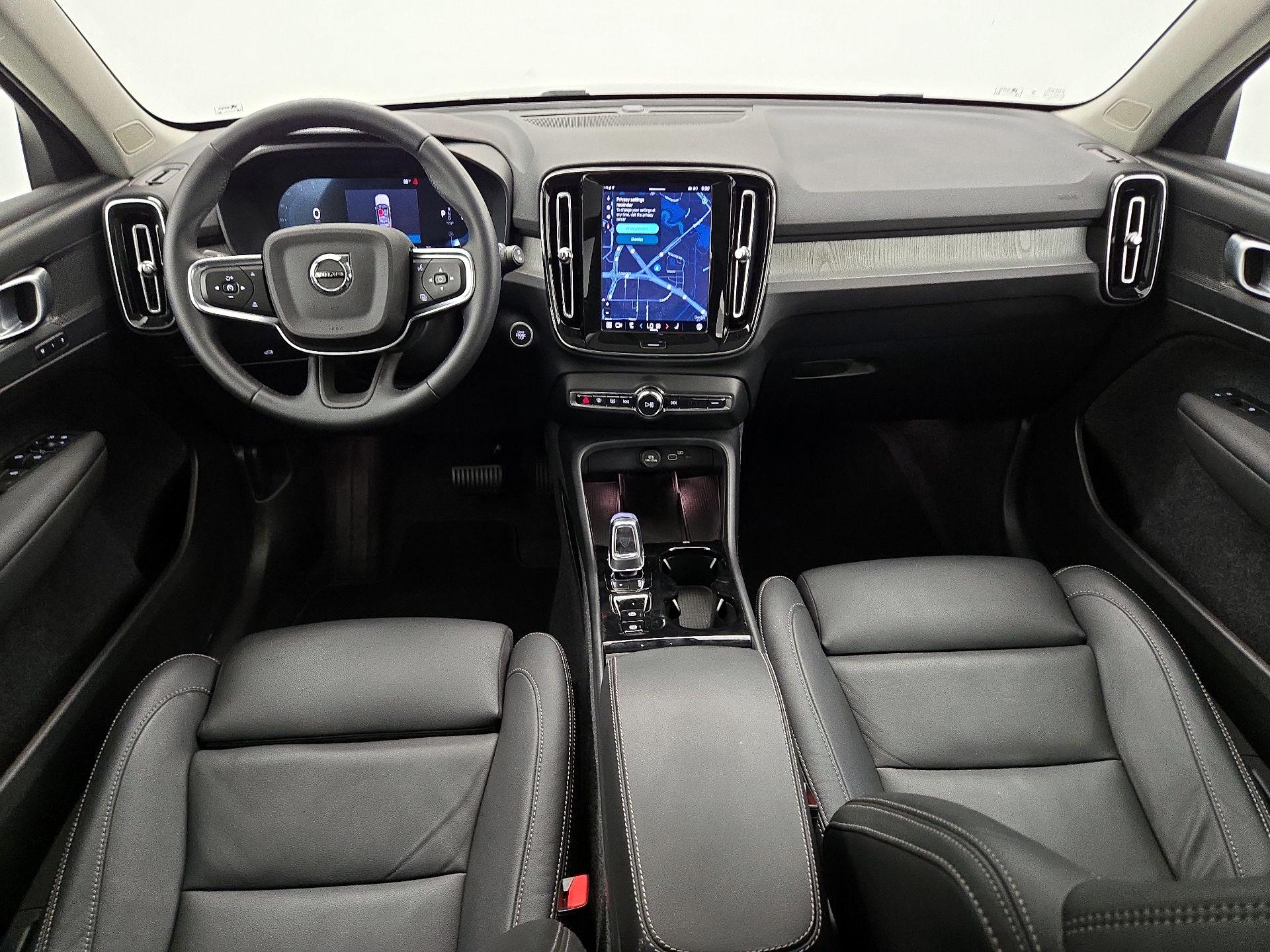 Thumbnail: 2025 Volvo XC40 - 9