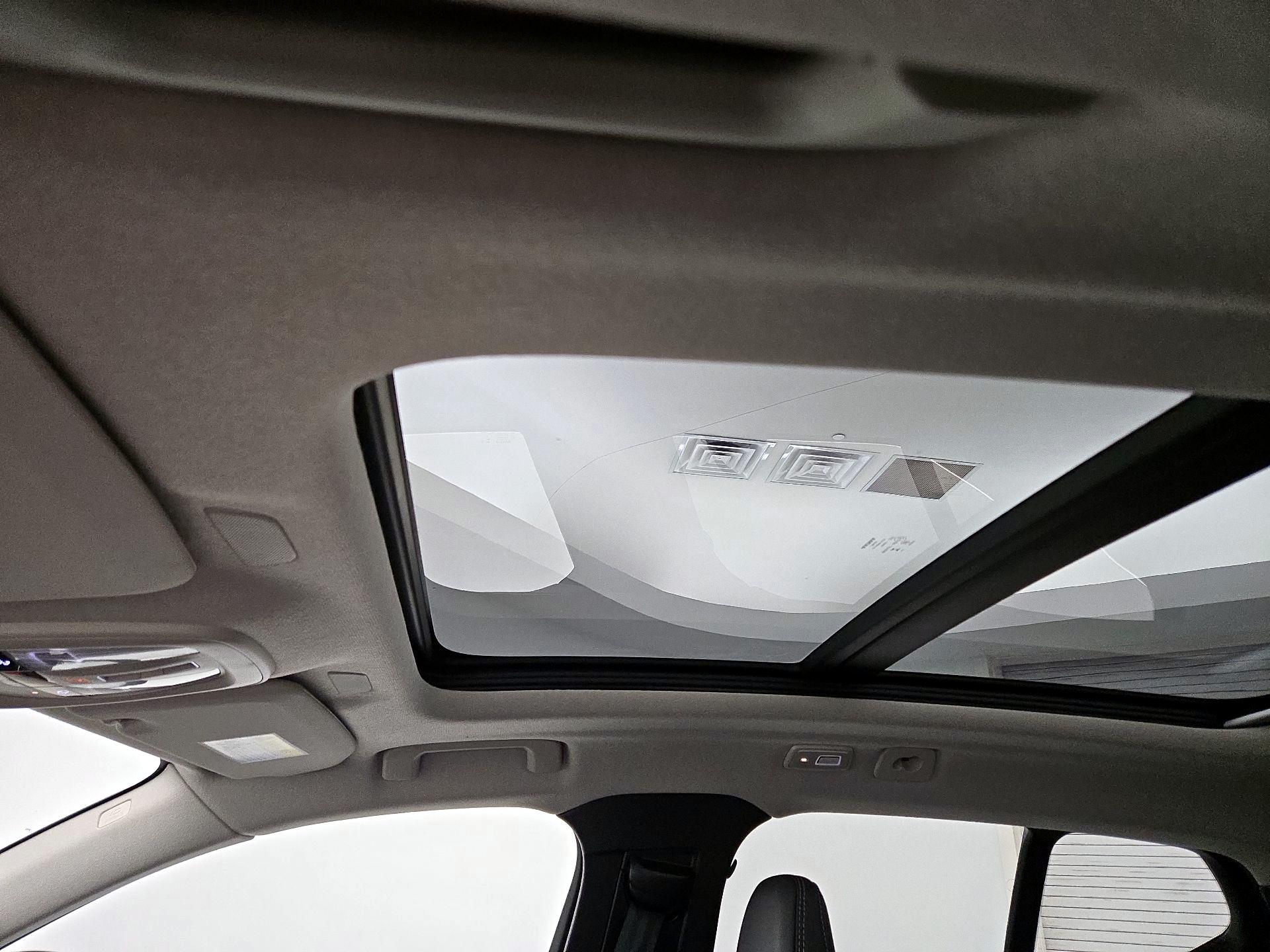 Thumbnail: 2025 Volvo XC40 - 20