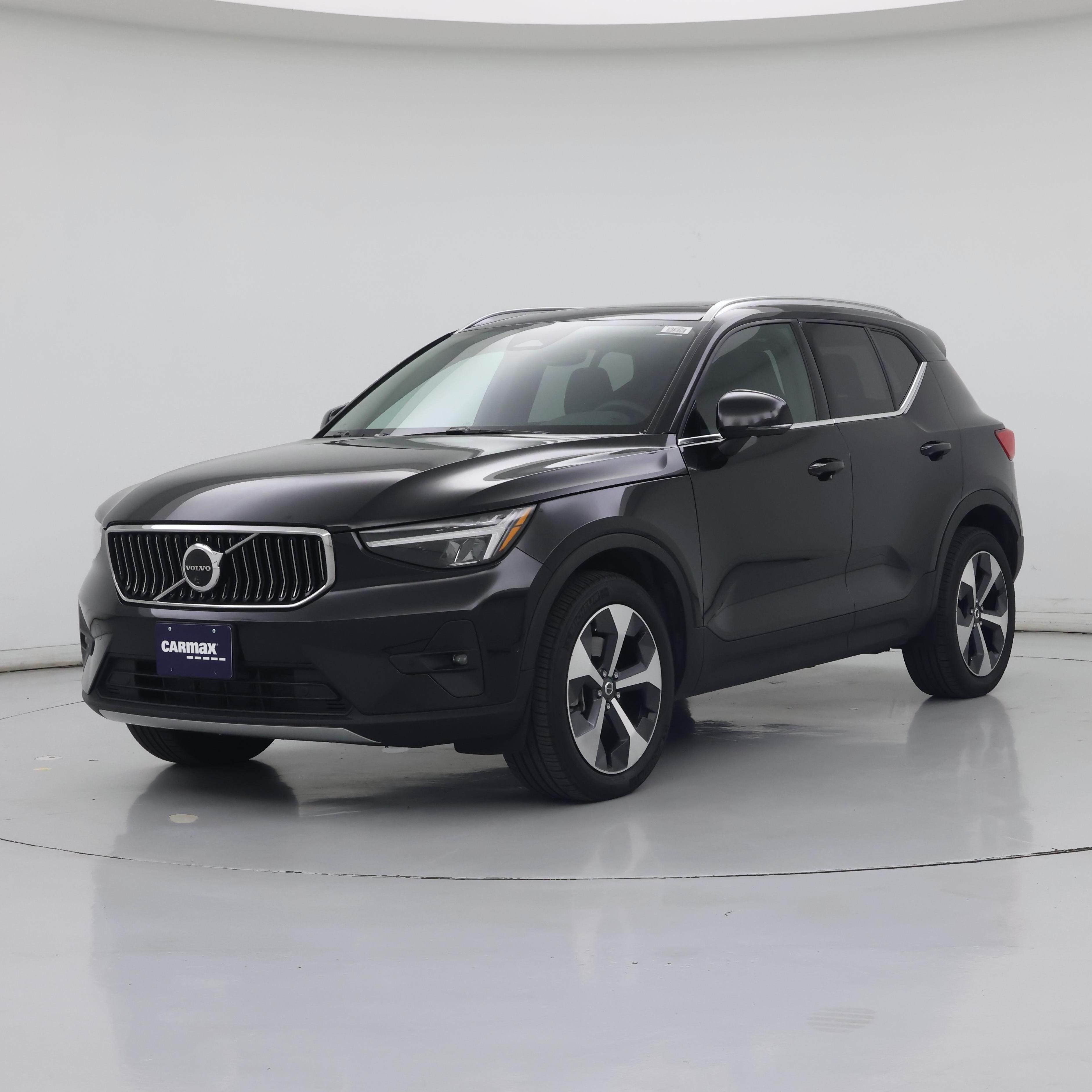 Thumbnail: 2025 Volvo XC40 - 4