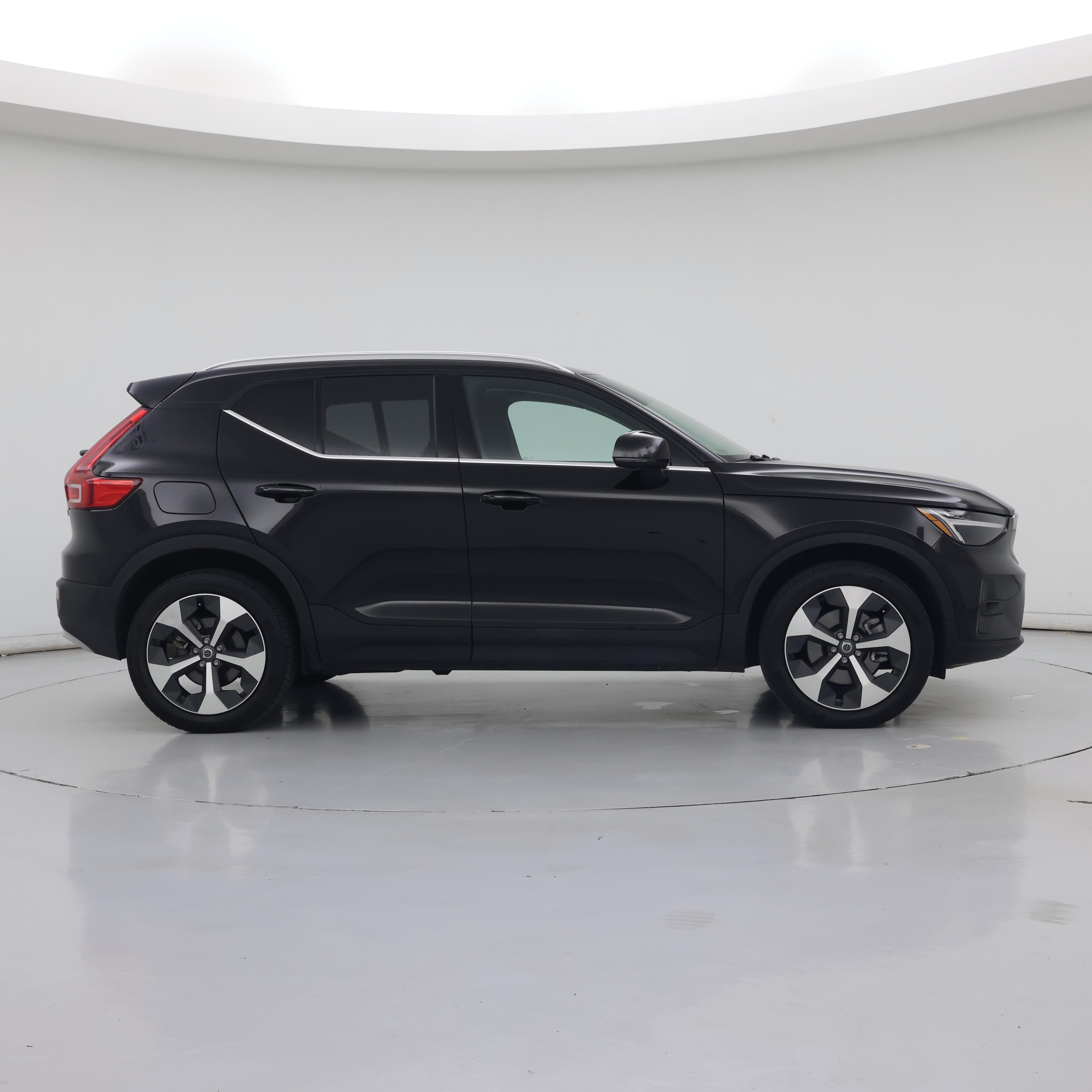 Thumbnail: 2025 Volvo XC40 - 7