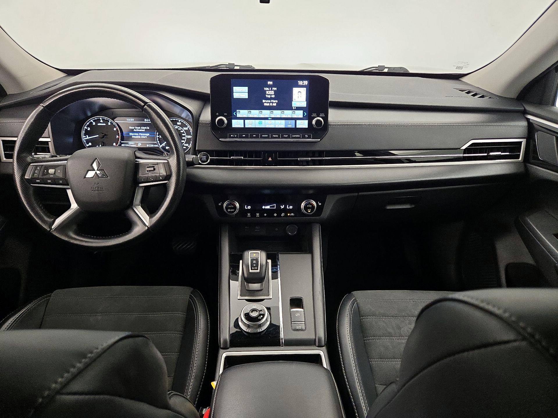 Thumbnail: 2024 Mitsubishi Outlander - 9