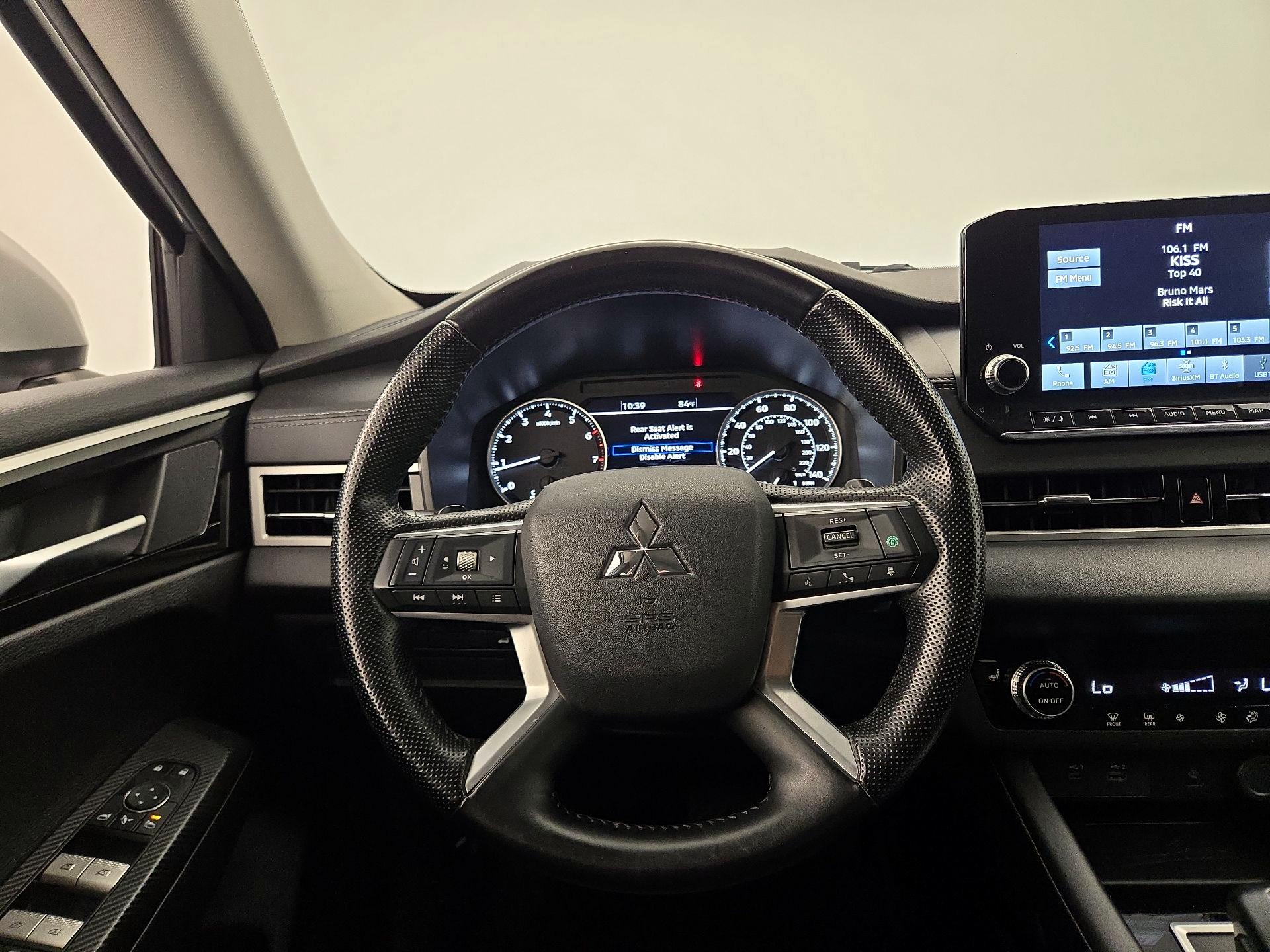 Thumbnail: 2024 Mitsubishi Outlander - 10