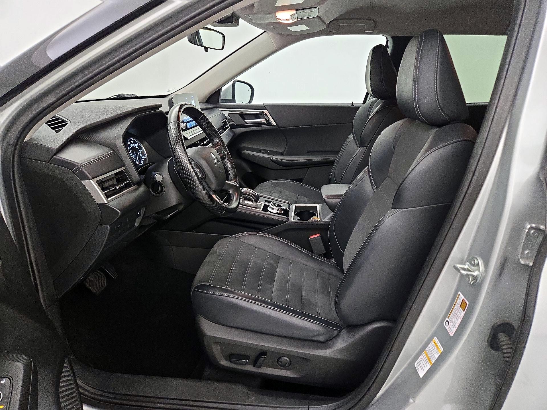 Thumbnail: 2024 Mitsubishi Outlander - 11