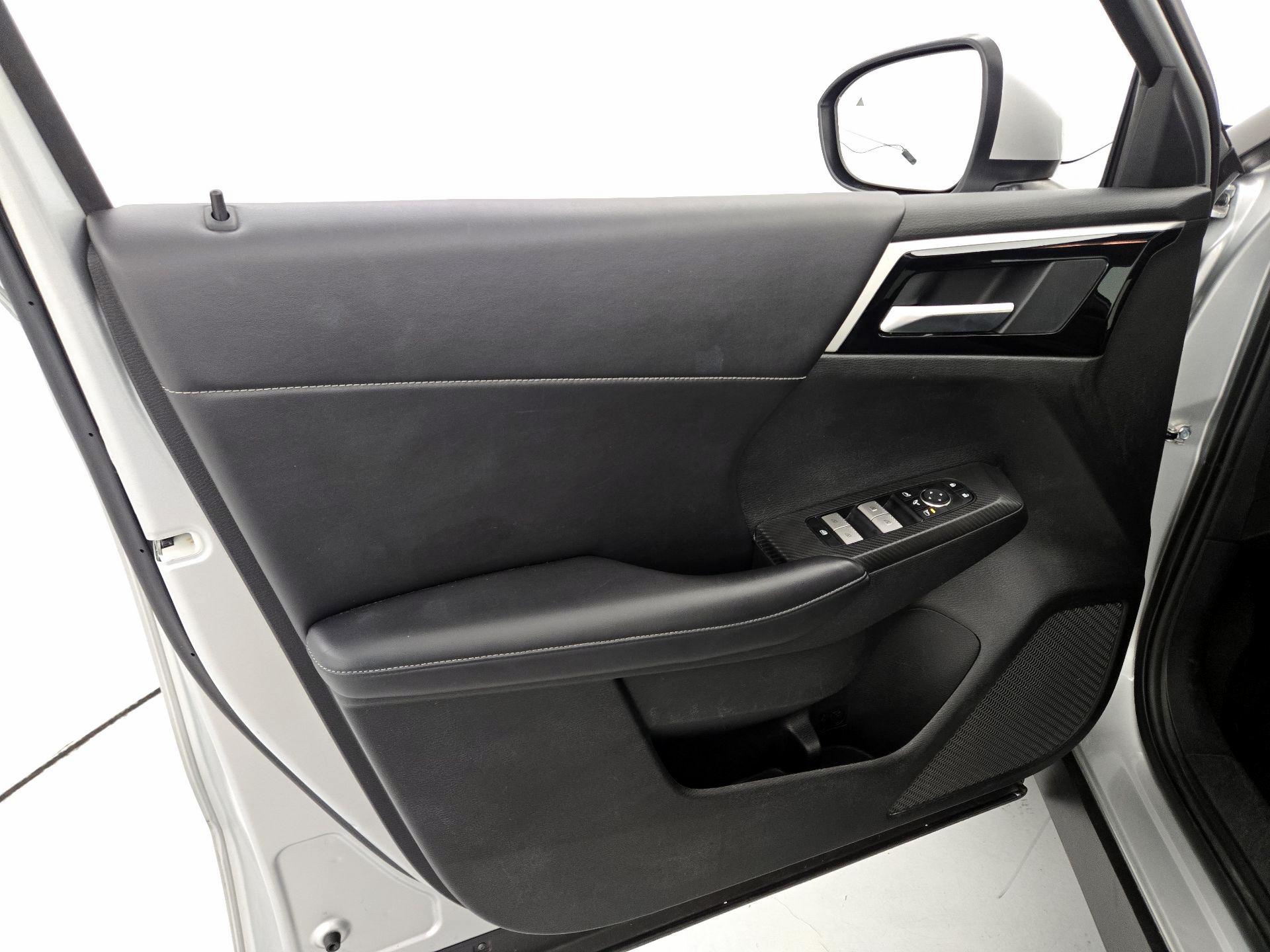 Thumbnail: 2024 Mitsubishi Outlander - 12