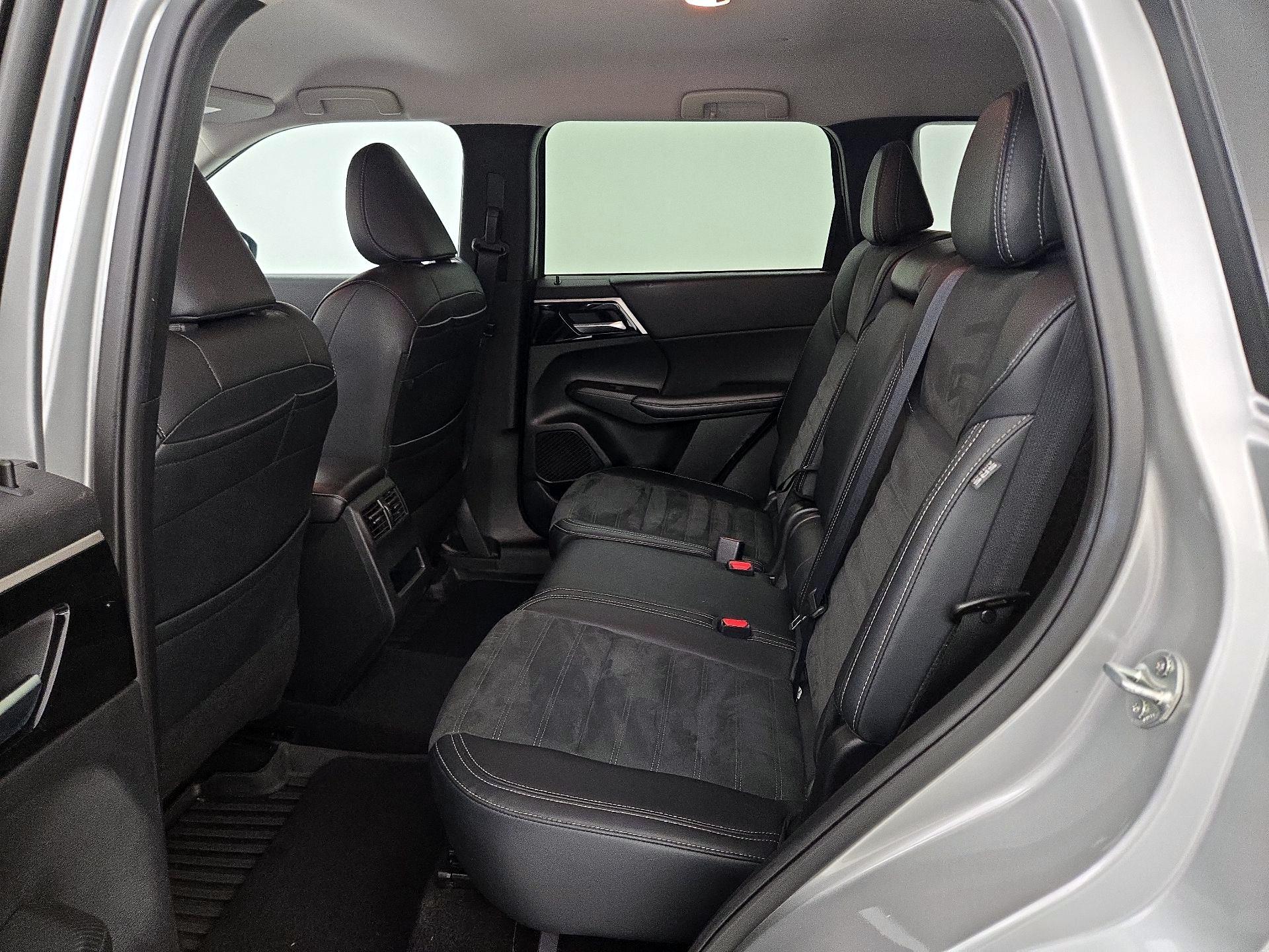 Thumbnail: 2024 Mitsubishi Outlander - 20
