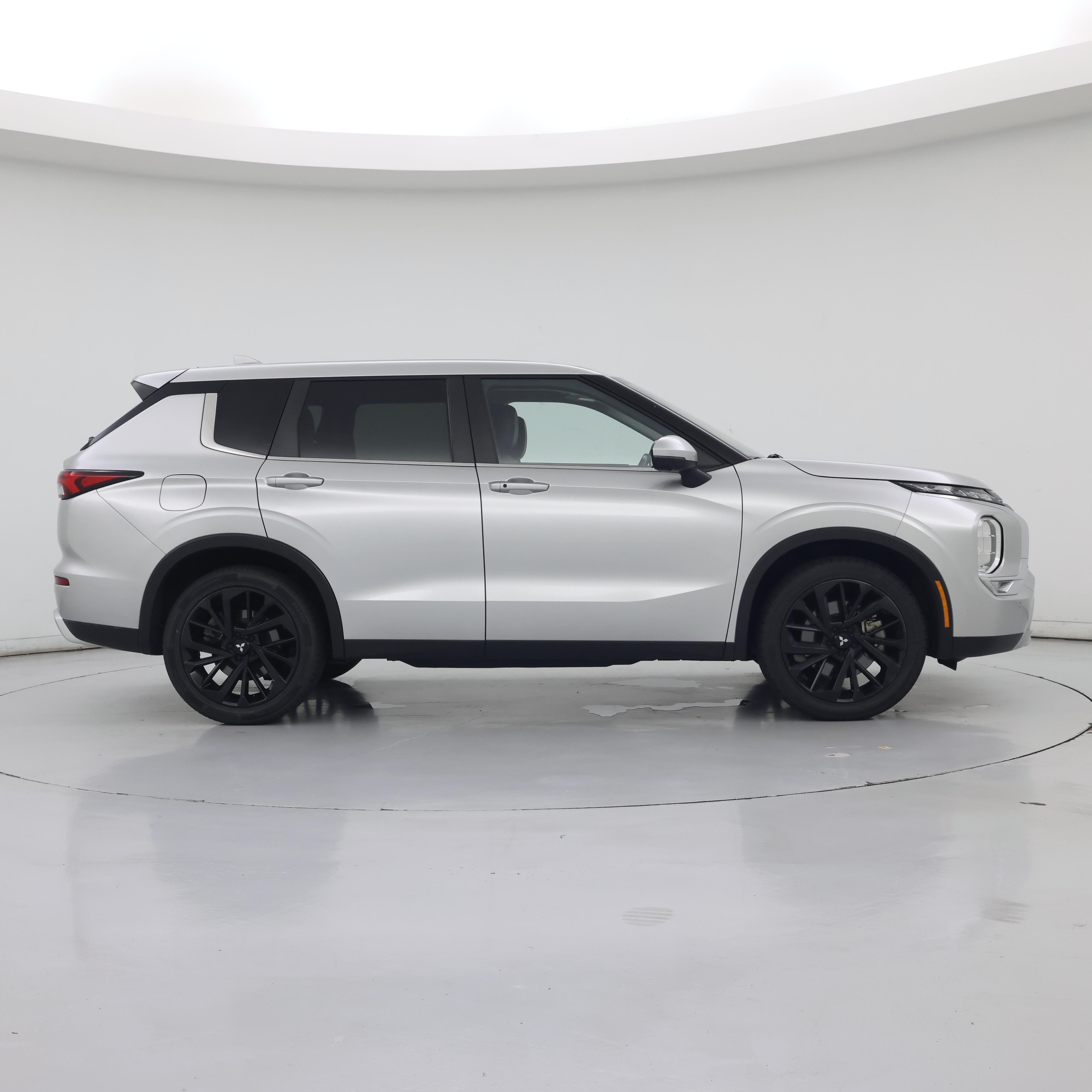 Thumbnail: 2024 Mitsubishi Outlander - 7